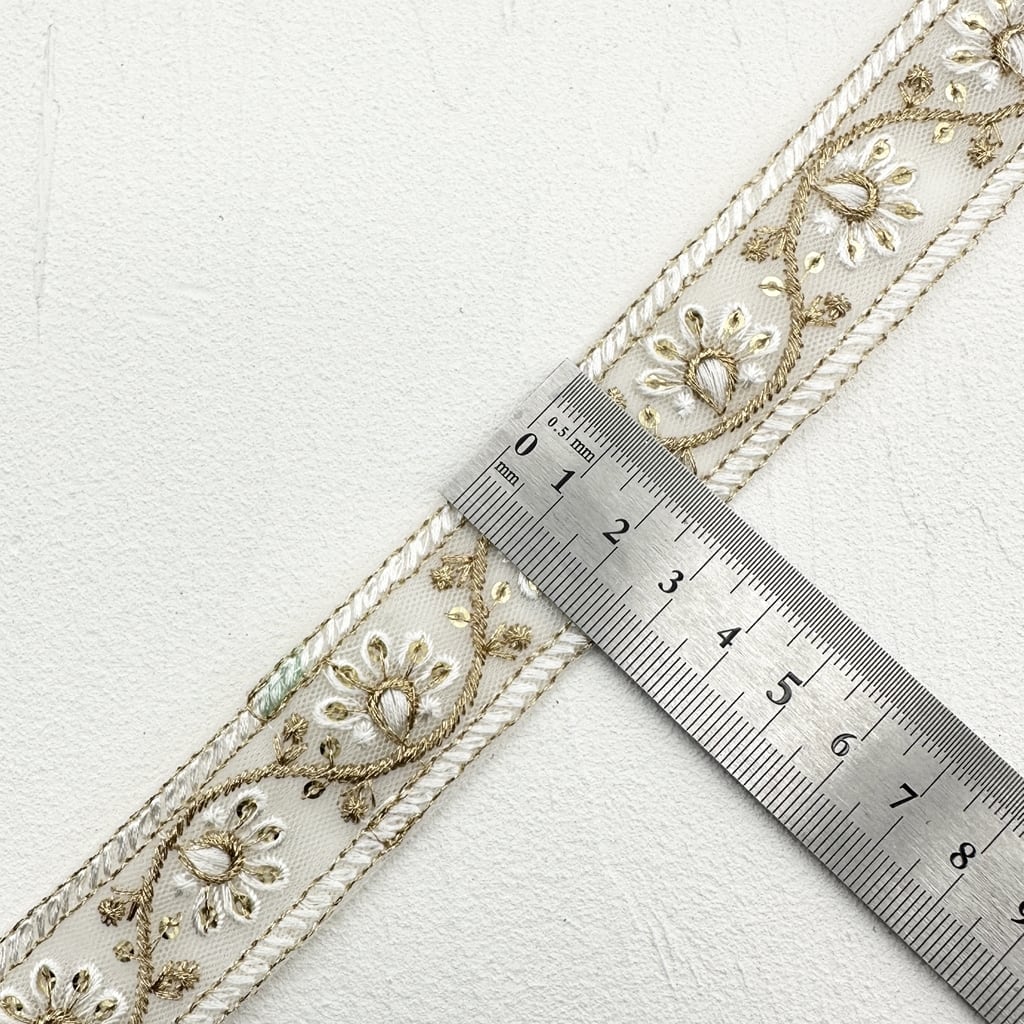 1ロール ウェーブフィズ [ホワイト]インド刺繍リボン 2688-1R | インド