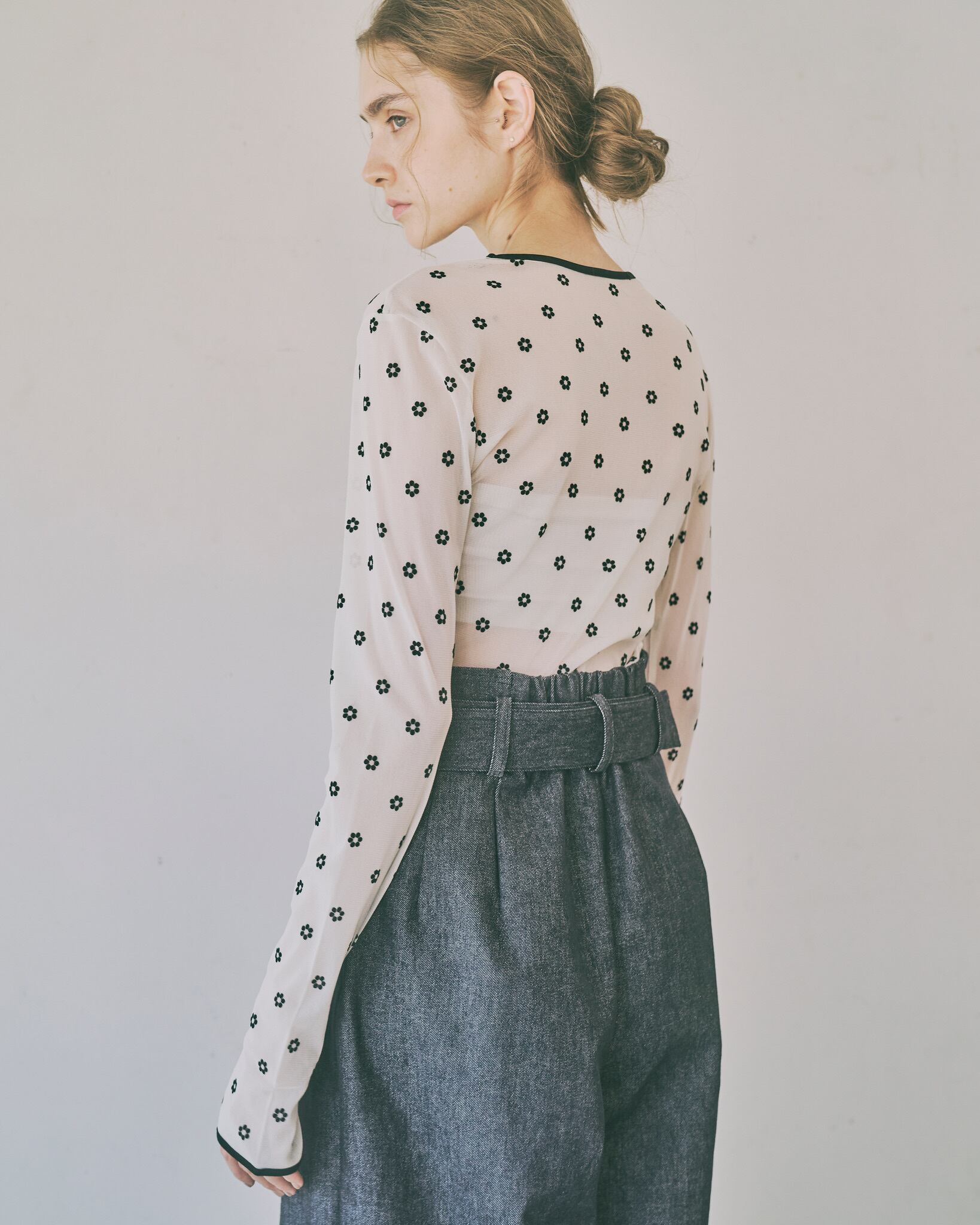 新品タグ付♡ hyeon sheer crew tops flower ヘヨン HYEON (ヘヨン) official online store