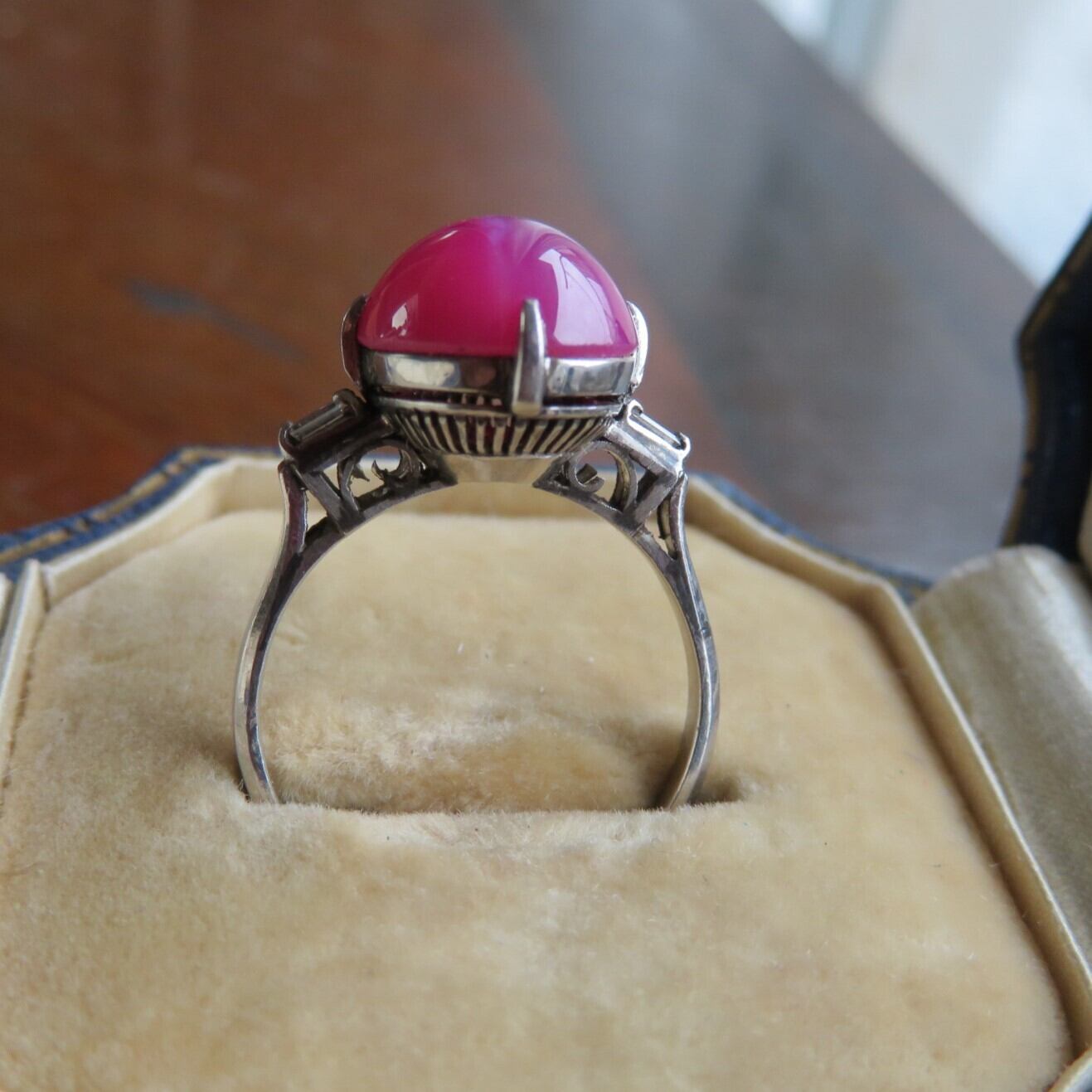 ヴィンテージ　千本透かしプラチナに合成スタールビーのリング