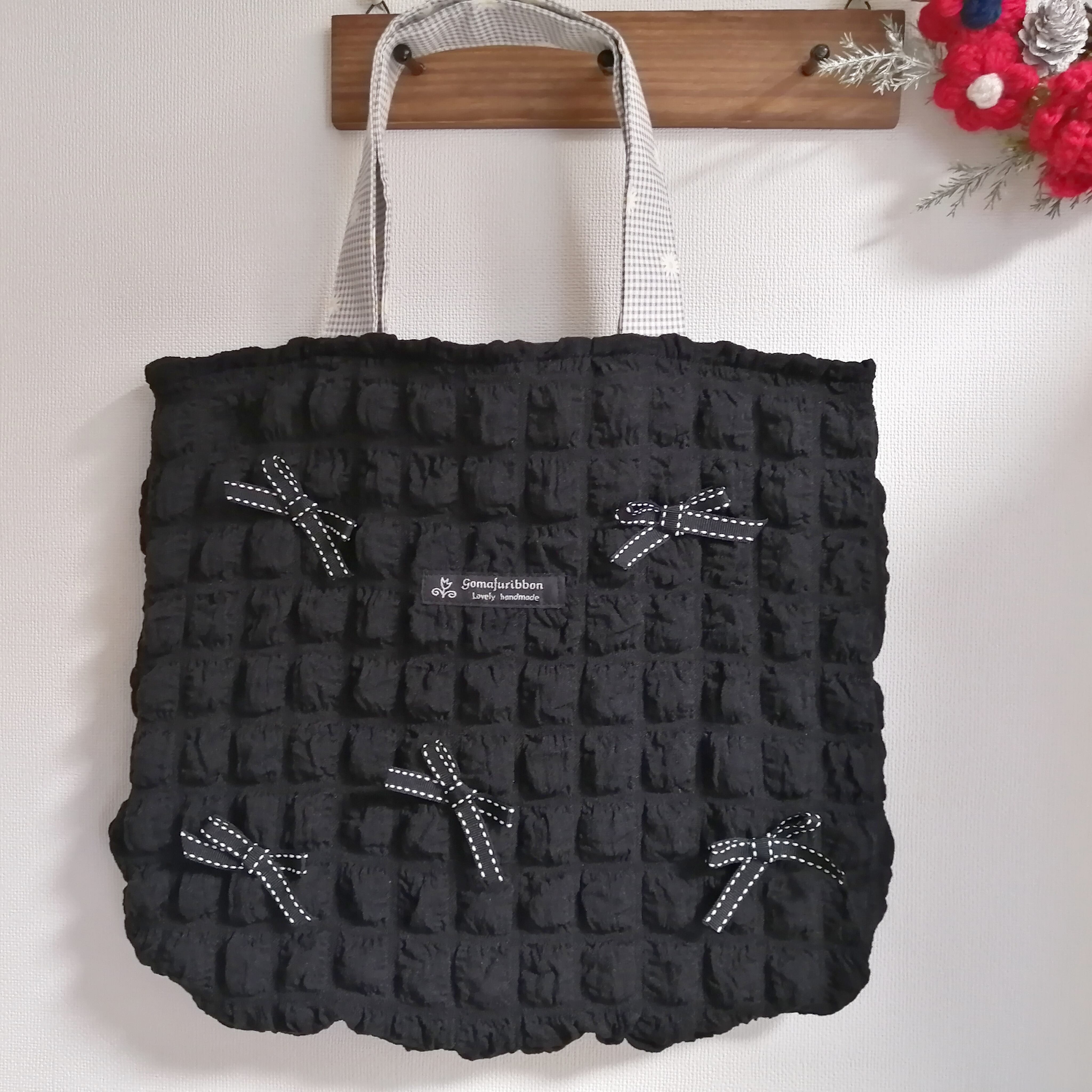 ポコポコリボントート ブラック 持ち手グレーのギンガムチェックにお花