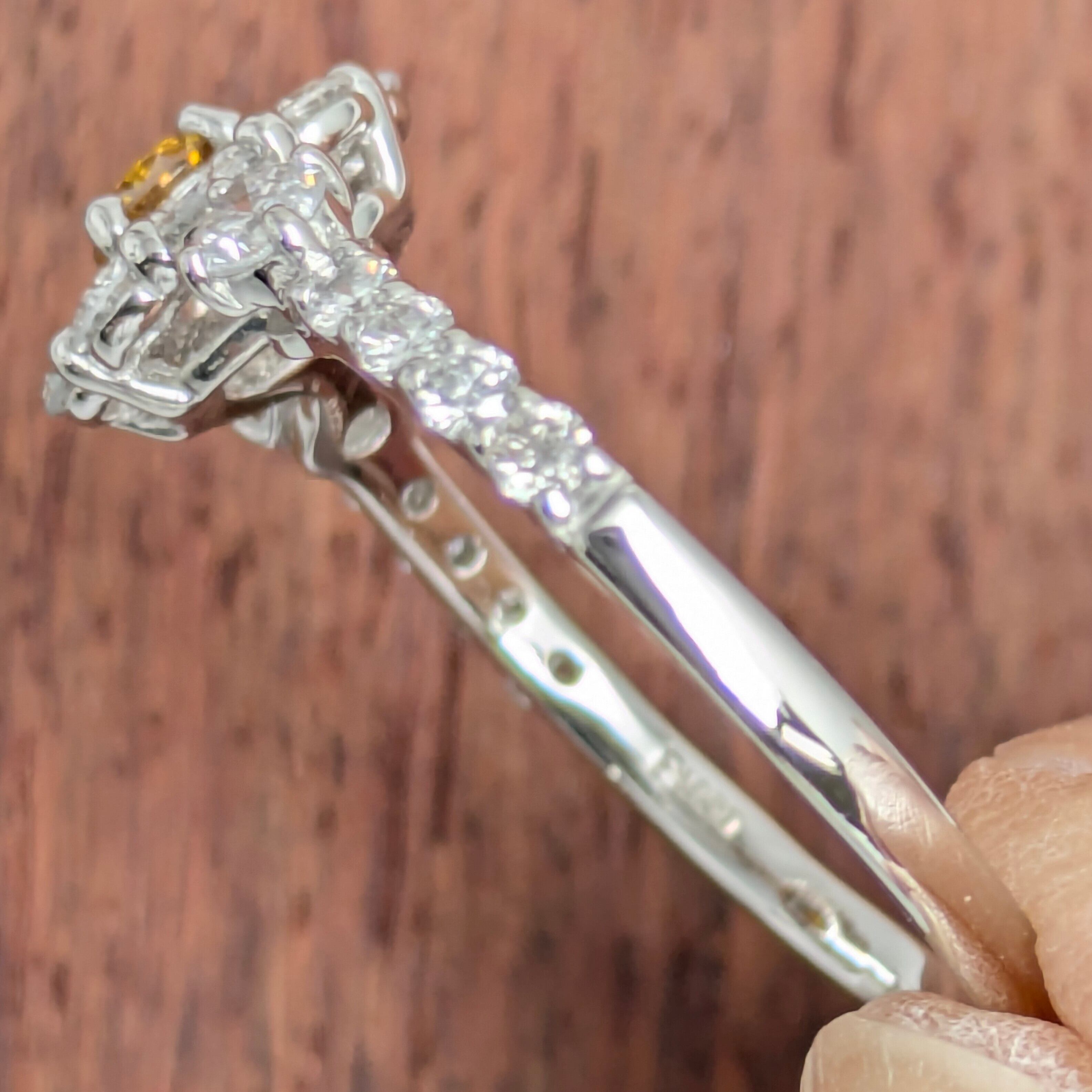 Pt950ファンシービビッドオレンジィイエローダイヤリング D 0.144ct D