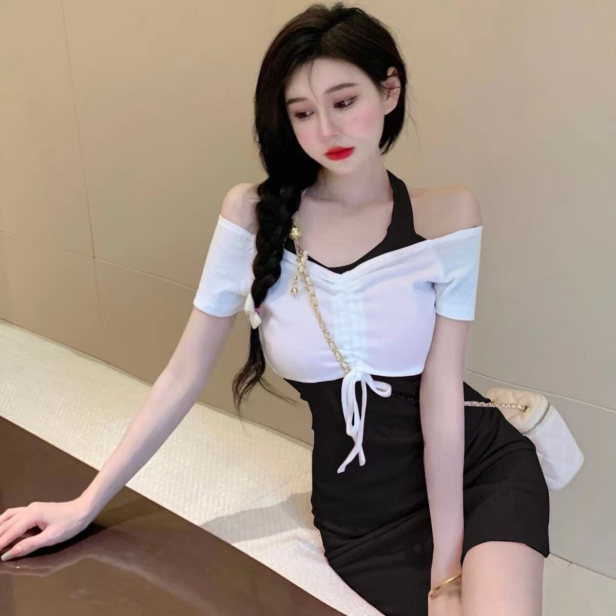 【新作】【送料無料】 セクシーなフェイクツーピース小柄なウエスト抱きショートスカートデザイン巾着ワンショルダーホルターネックドレス女性夏用 0259615314188