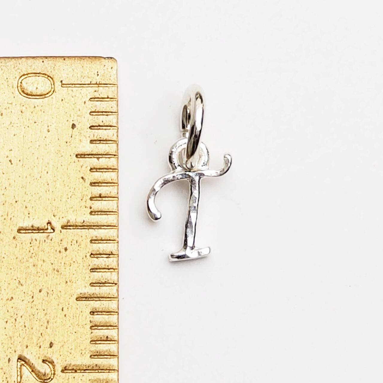 イニシャルローマン〈T〉シルバー / チャーム | LIBERTAS TOKYO