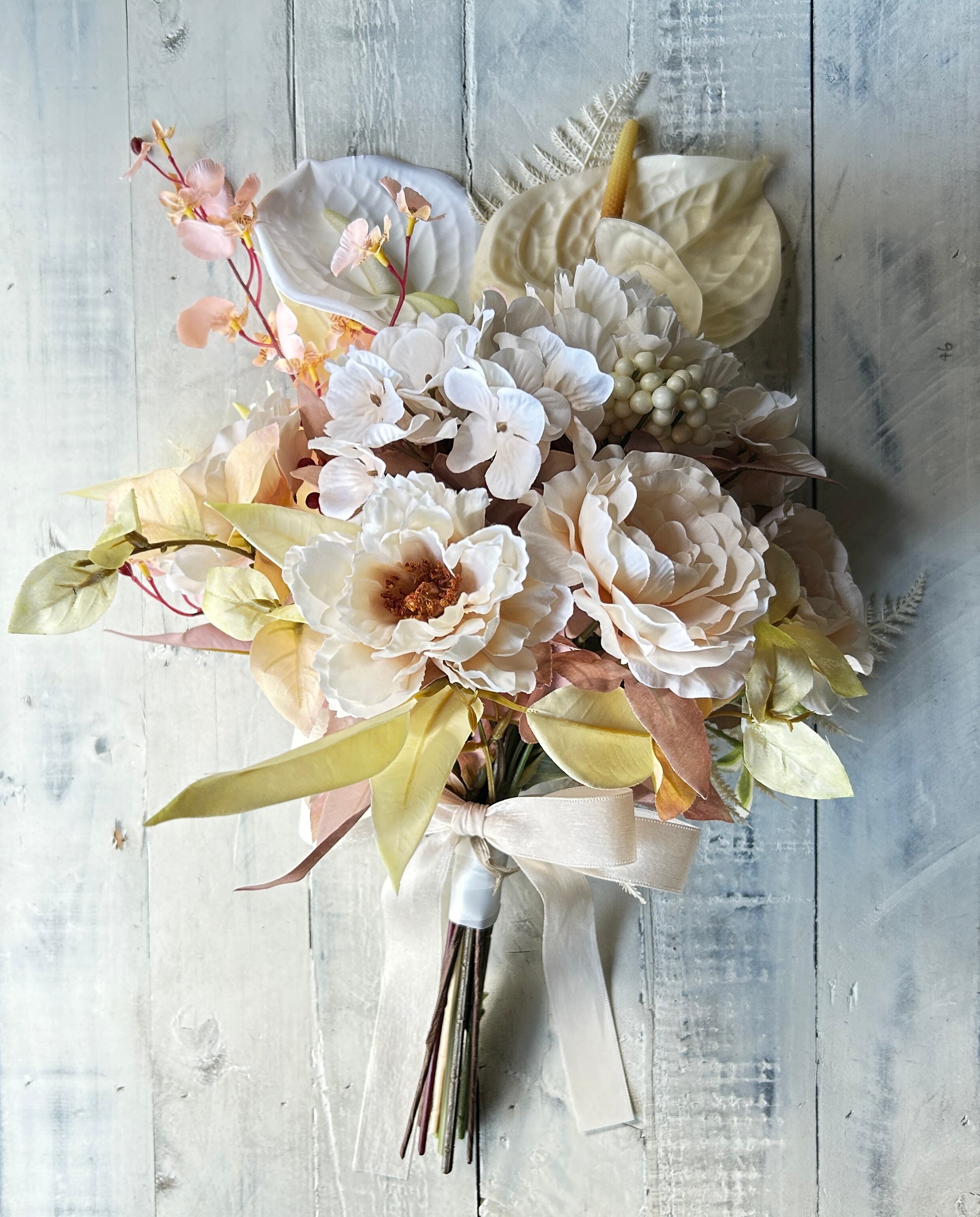 アンスリウムとオンシジュームのニュアンスカラーブーケ/アーティ