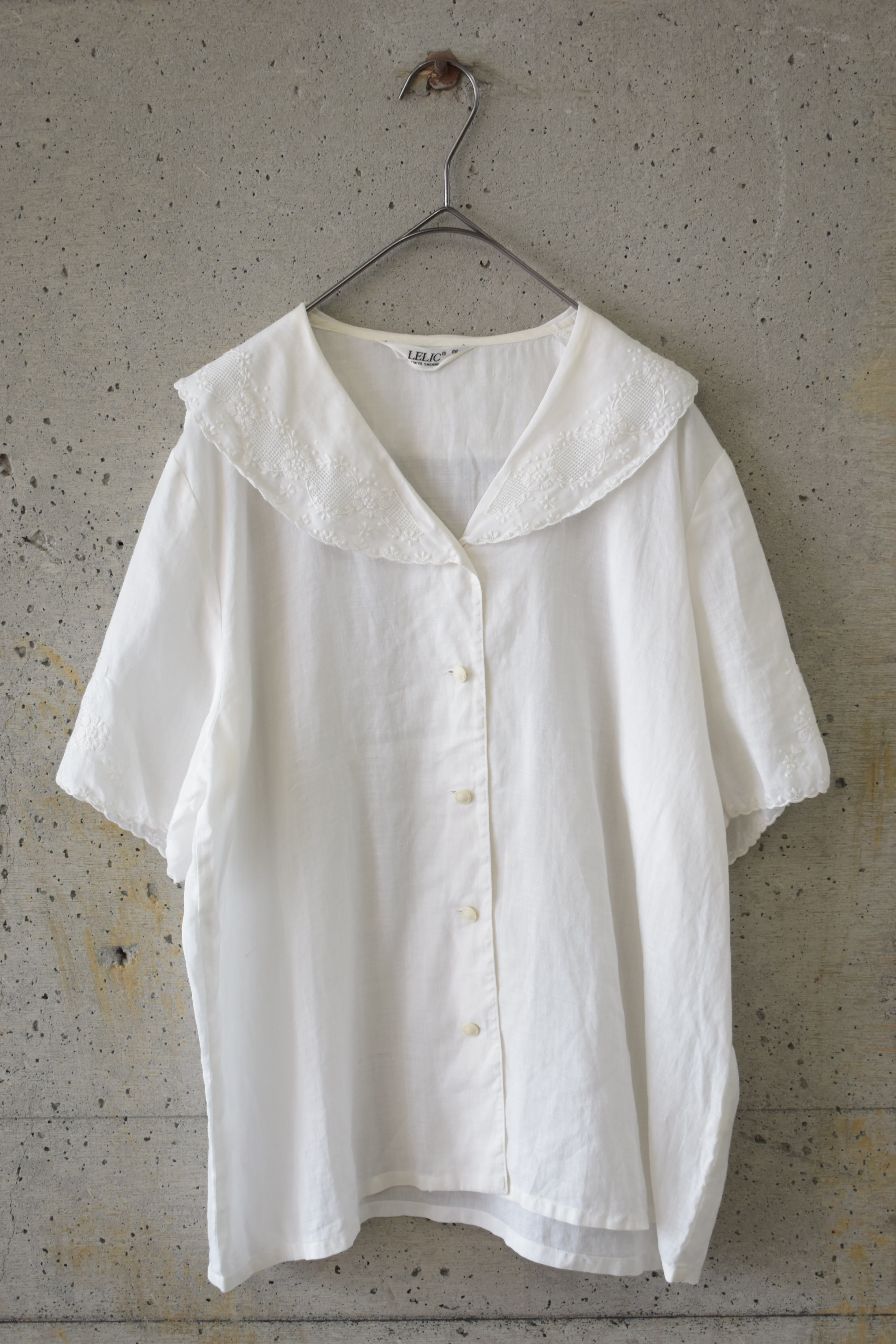 Linen blouse with a large collar