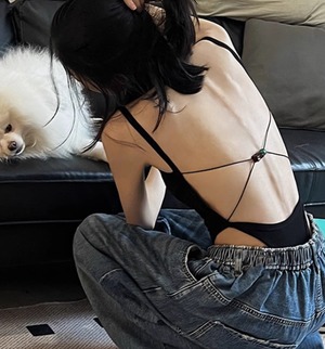 レディース トップス インナー 袖なし ノースリーブ キャミソール 襟なし 肌見せ レースアップ 薄手 かわいい 大人可愛い おしゃれ かっこいい エキゾチック 個性的 クール モード系 存在感 無地 春 夏 秋 ロングシーズン 学生 デート お出かけ イベント リゾート 海 ビーチ 女子会 休日 ショッピング コンサート ライブ カフェ 重ね着 オルチャン プチプラ 普段使い 着回し インスタ映え S M L XL 2XL 小さいサイズ 大きいサイズ 黒 ブラック ベーシックカラー 大人カラー