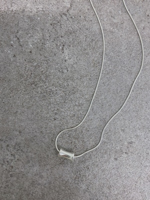 tube motif snake necklace
