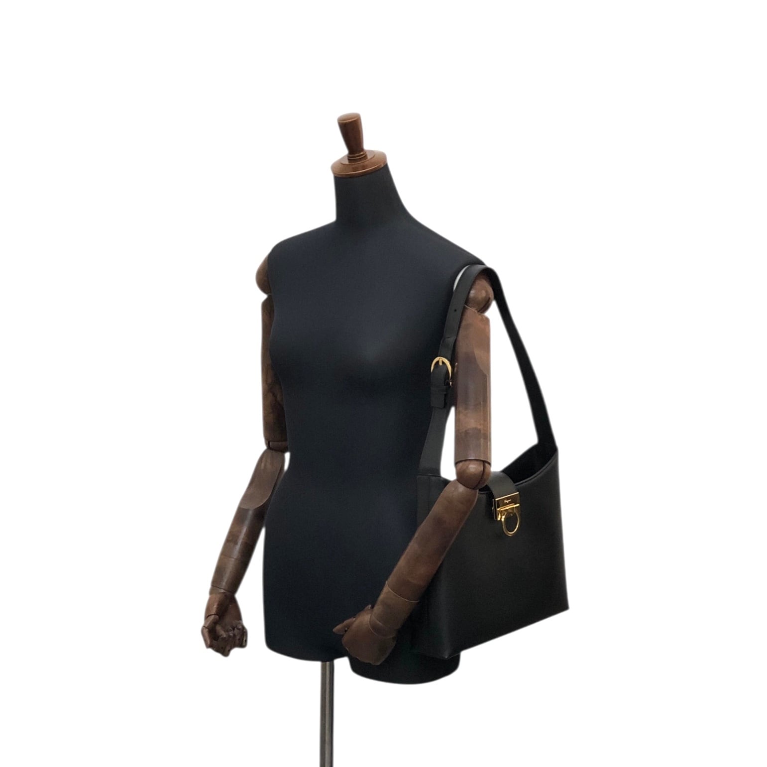 サルバトーレフェラガモ　オールレザーガンチーニ　ワンショルダーバッグ　ブラック Salvatore Ferragamo サルヴァトーレ フェラガモ ショルダーバッグ