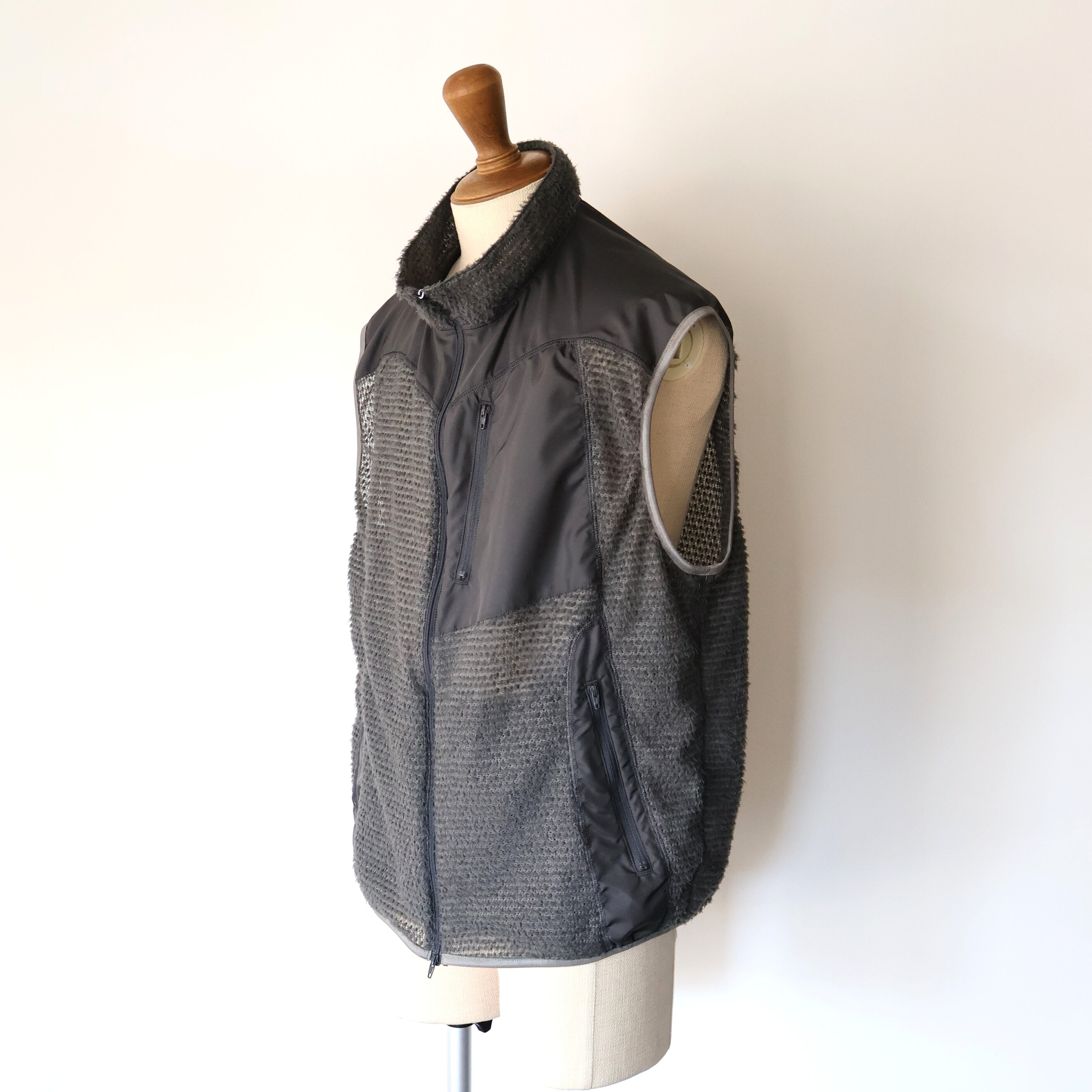 UNIVERSAL PRODUCTS. “ POLARTEC FLEECE VEST Gray )” | H.inch