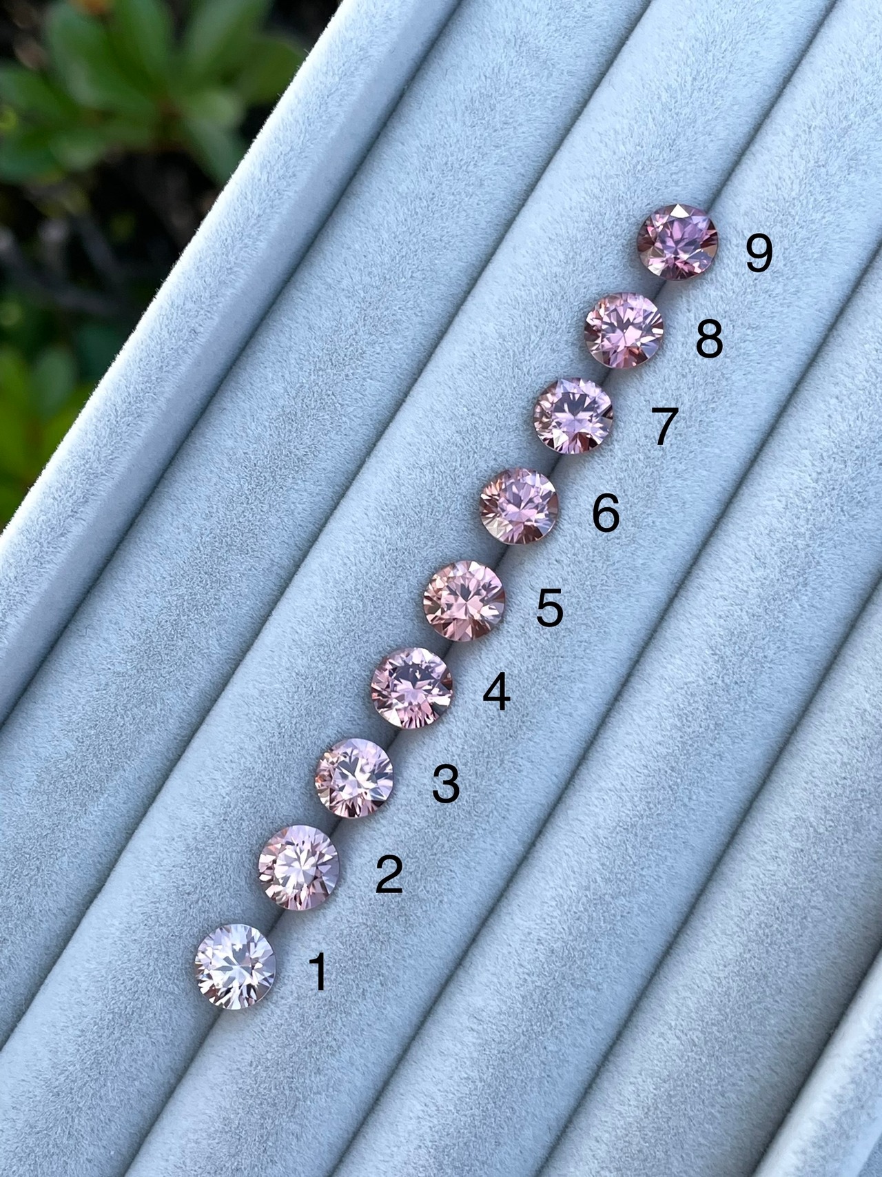 ダイヤモンドカット ジルコン 6.5mm - タンザニア産