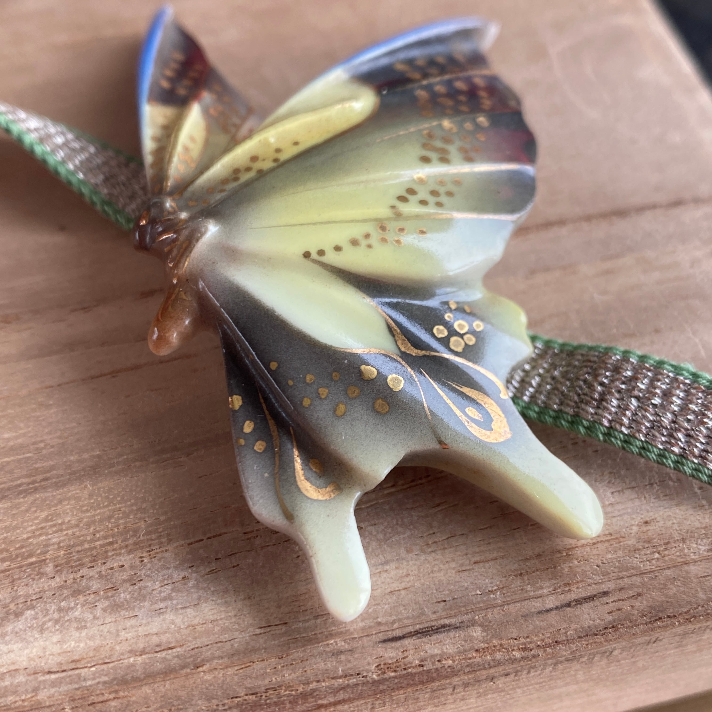 アンティーク　有田磁器　蝶々の帯留め