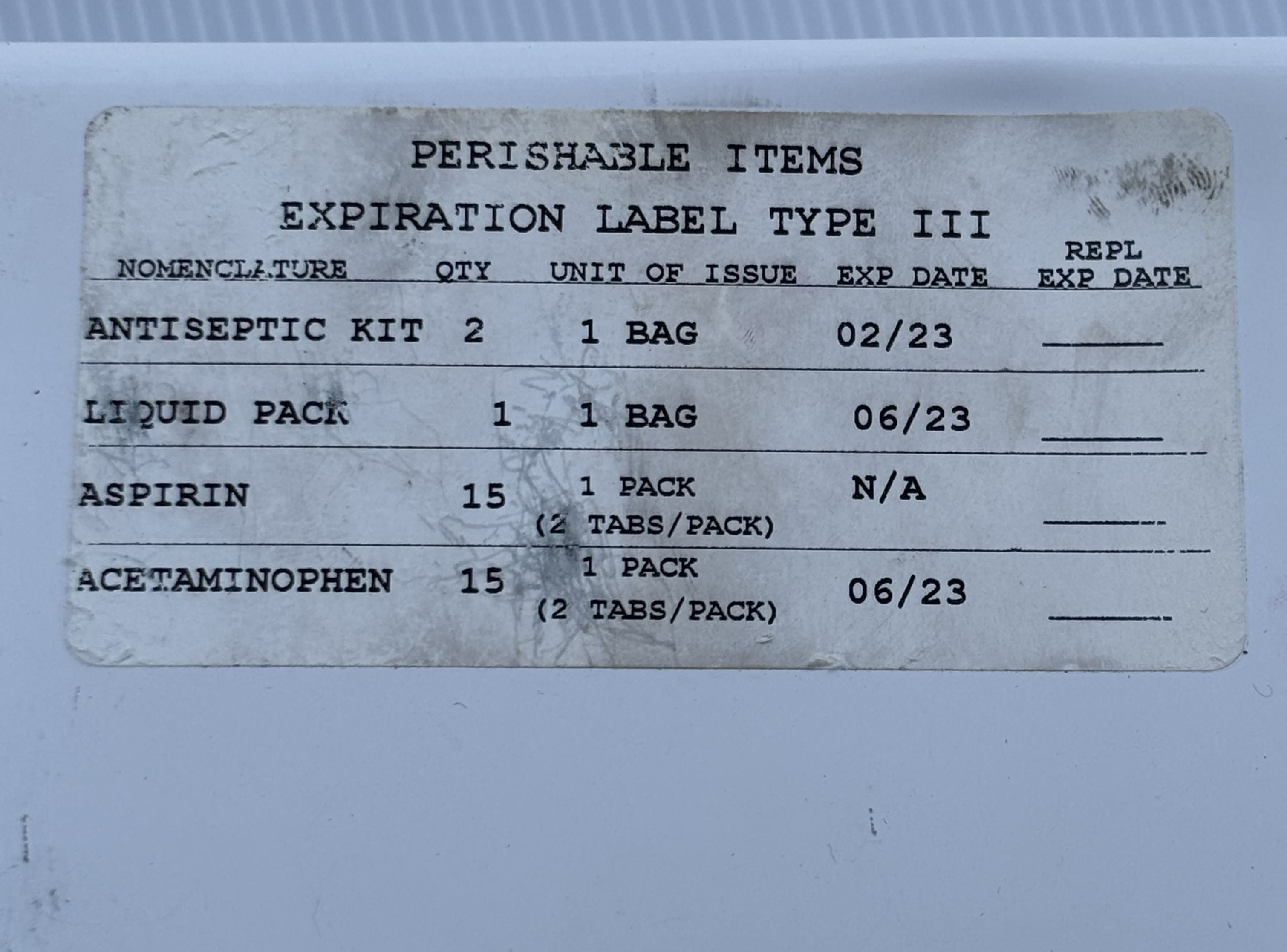 新品：米軍放出品 大型 ファーストエイドキット フルセット(A270