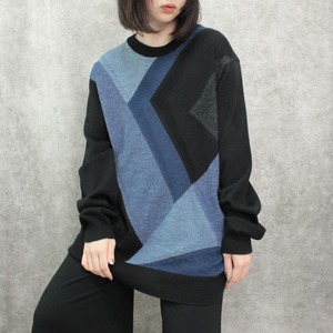 Blue & black panel switching design knit