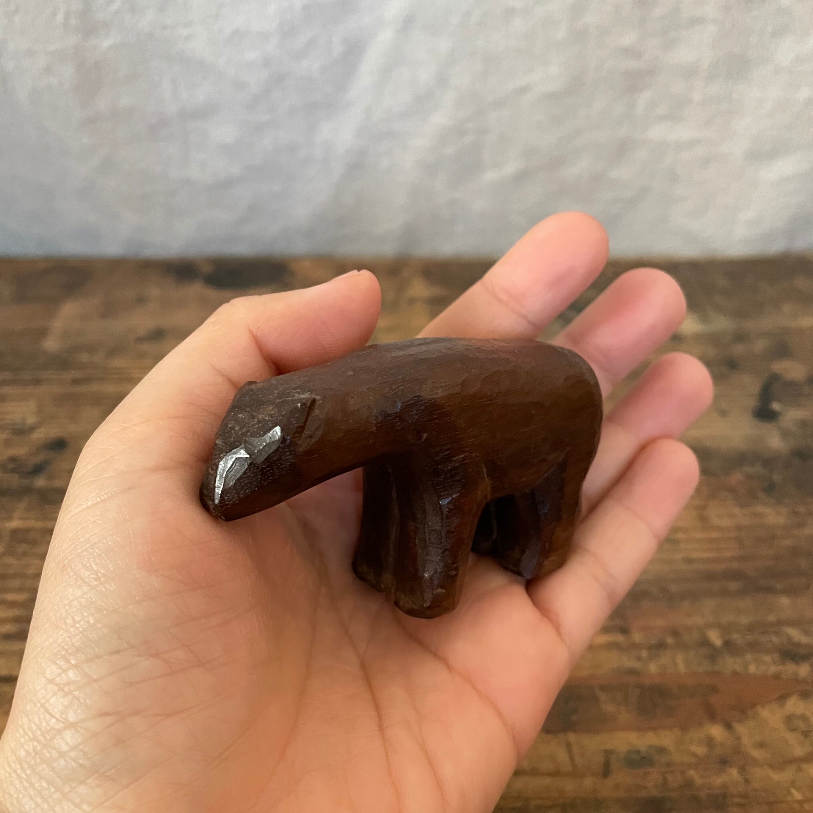 木彫りの優しいくま