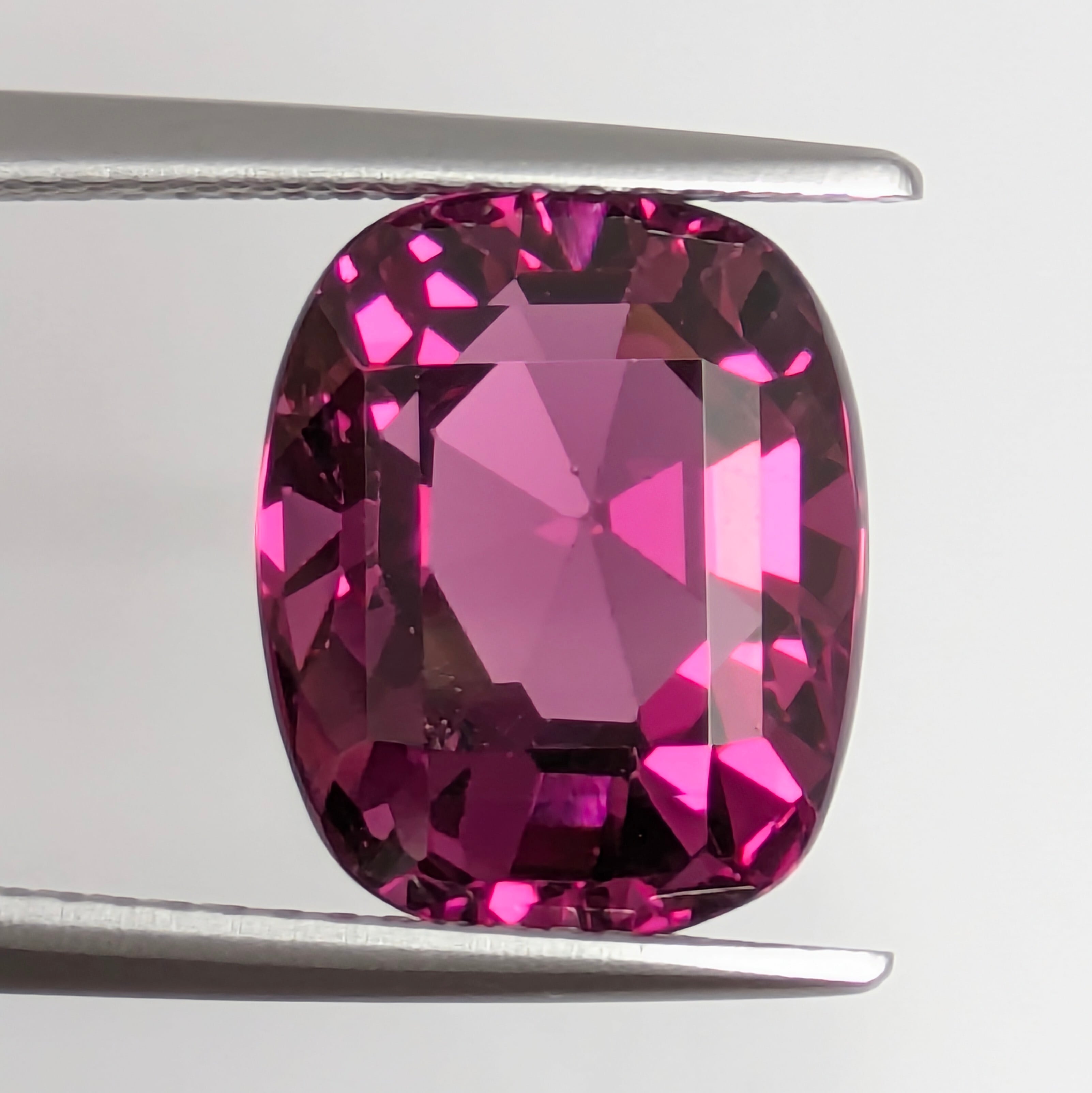 ロードライトガーネットルース 【7.526ct】 PRO208932 | Gem's Subculture