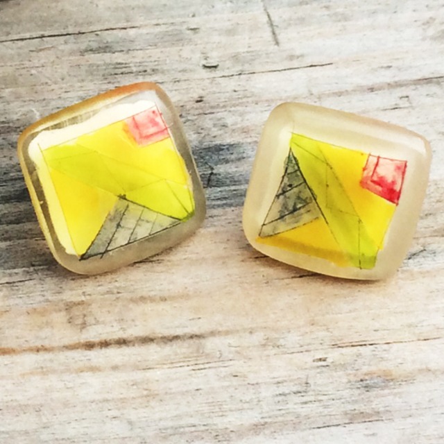 ベルギーの黄色いピアス (c-51)