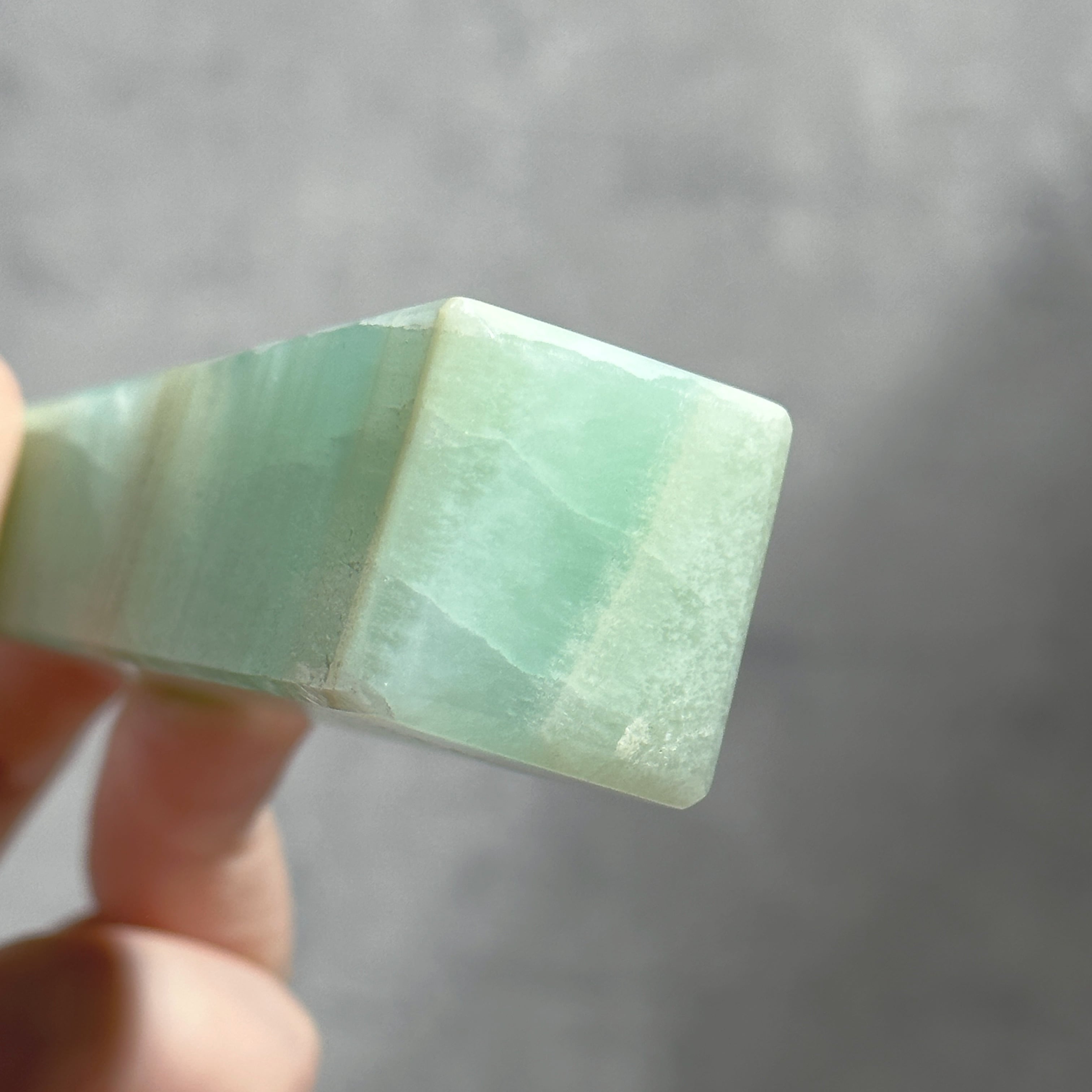 ピスタチオカルサイト タワー73◇Pistachio Calcite◇天然石・鉱物
