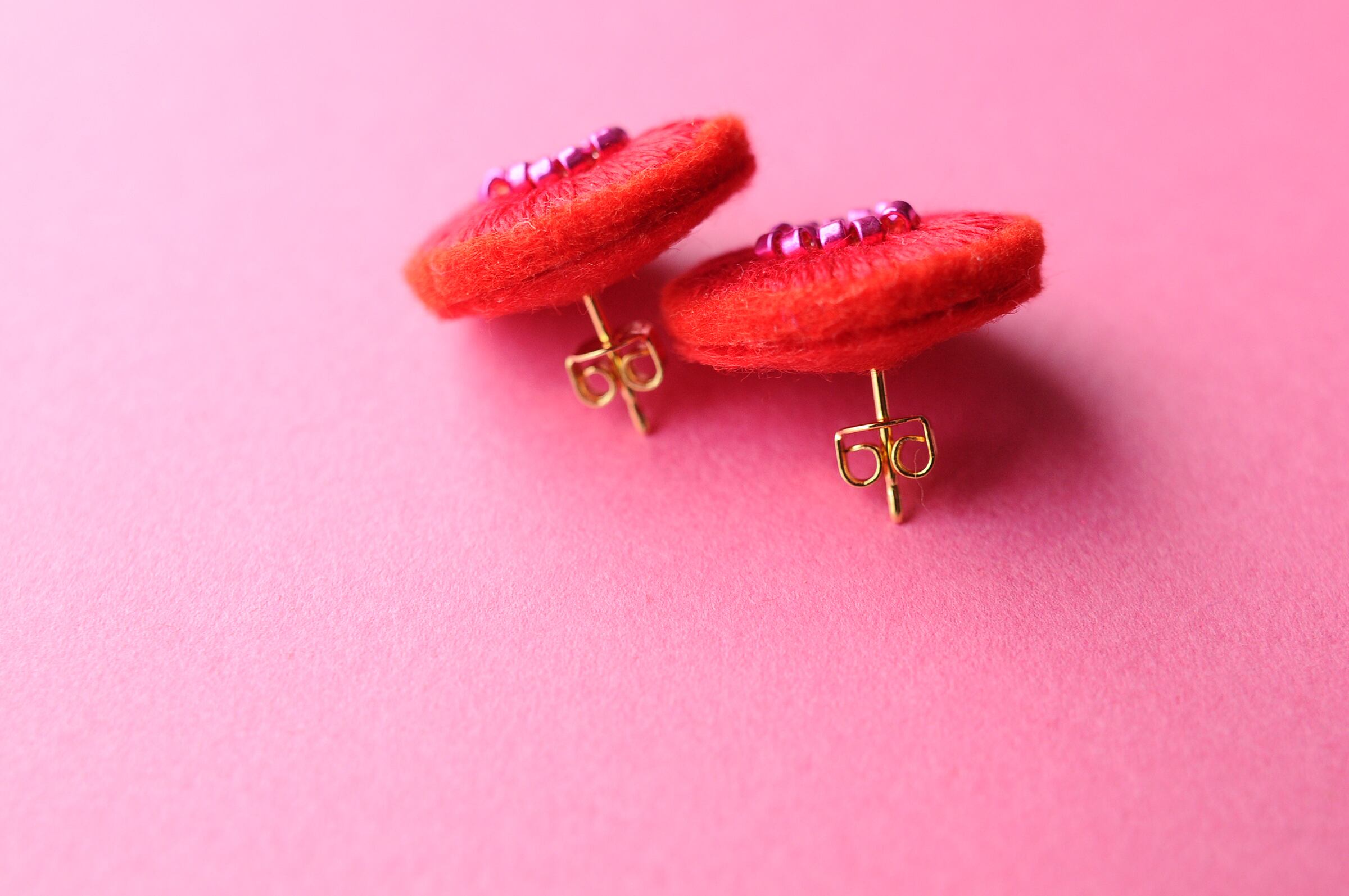 <Stella~遊び好きの星~>刺繍ピアス◎チューリップ◎2way