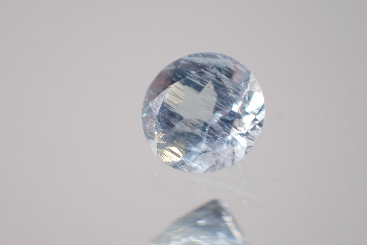 シルキーアクアマリン　0.18ct　[C6‐129]