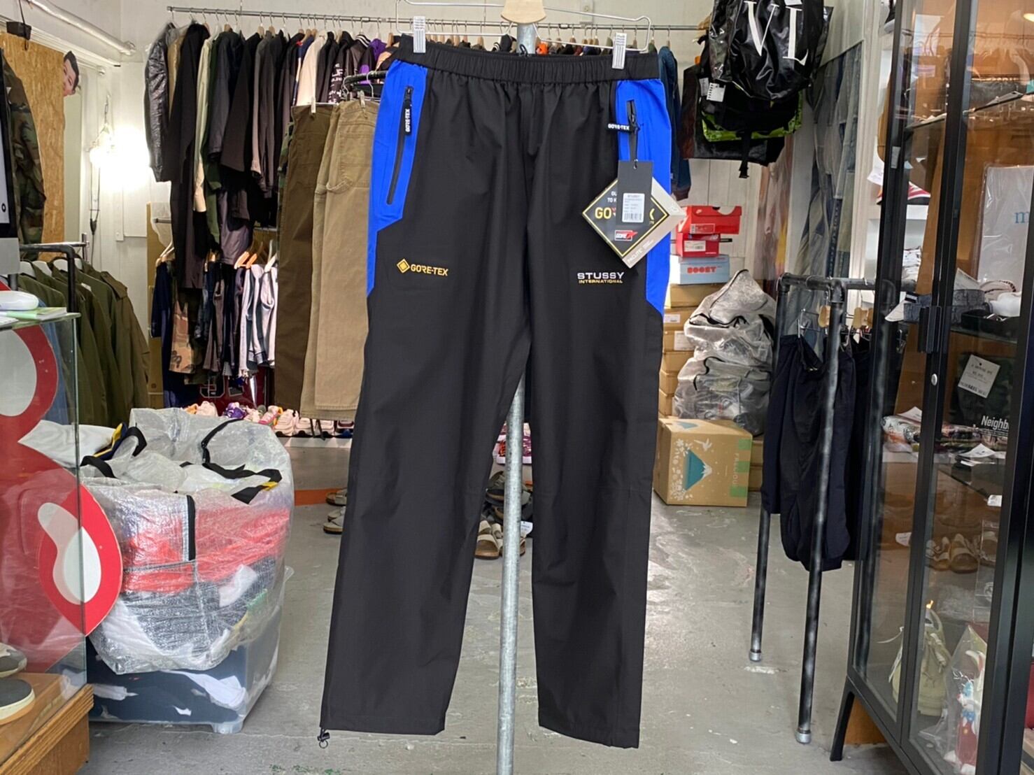 裾口の寸法教えて欲しいですSTUSSY GORE-TEX® SHELL PANT