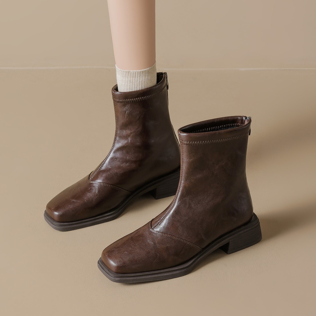 バックジップ ローヒールショートブーツ H0043