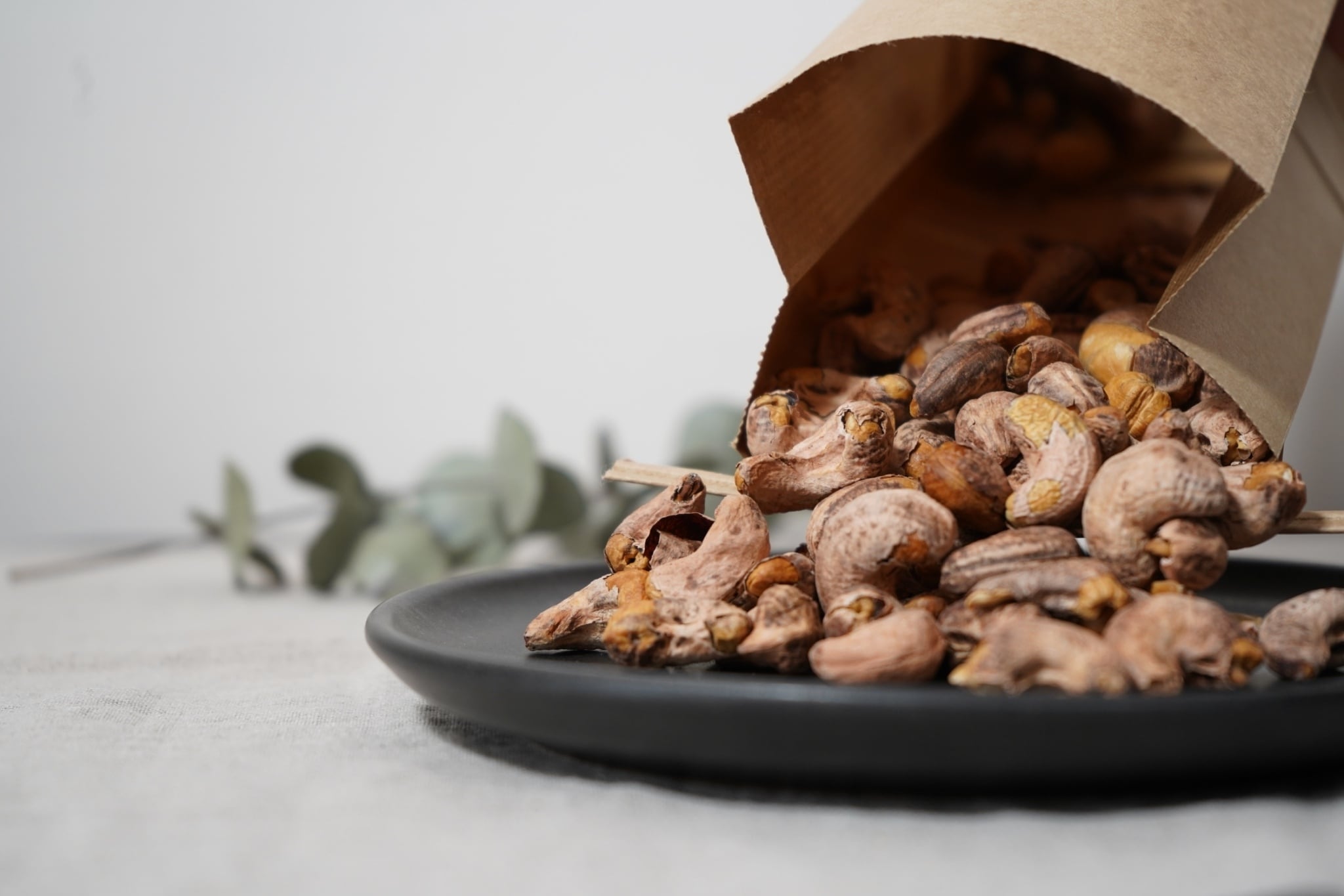 300g】皮付きカシューナッツ　cashew　BULK　-Roast　nuts　peel-　with　FOODS
