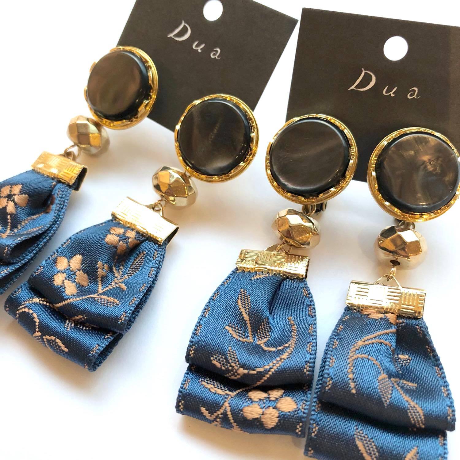ブラウントップ×ブルー刺繍リボンの〈ピアス/イヤリング〉 | Dua