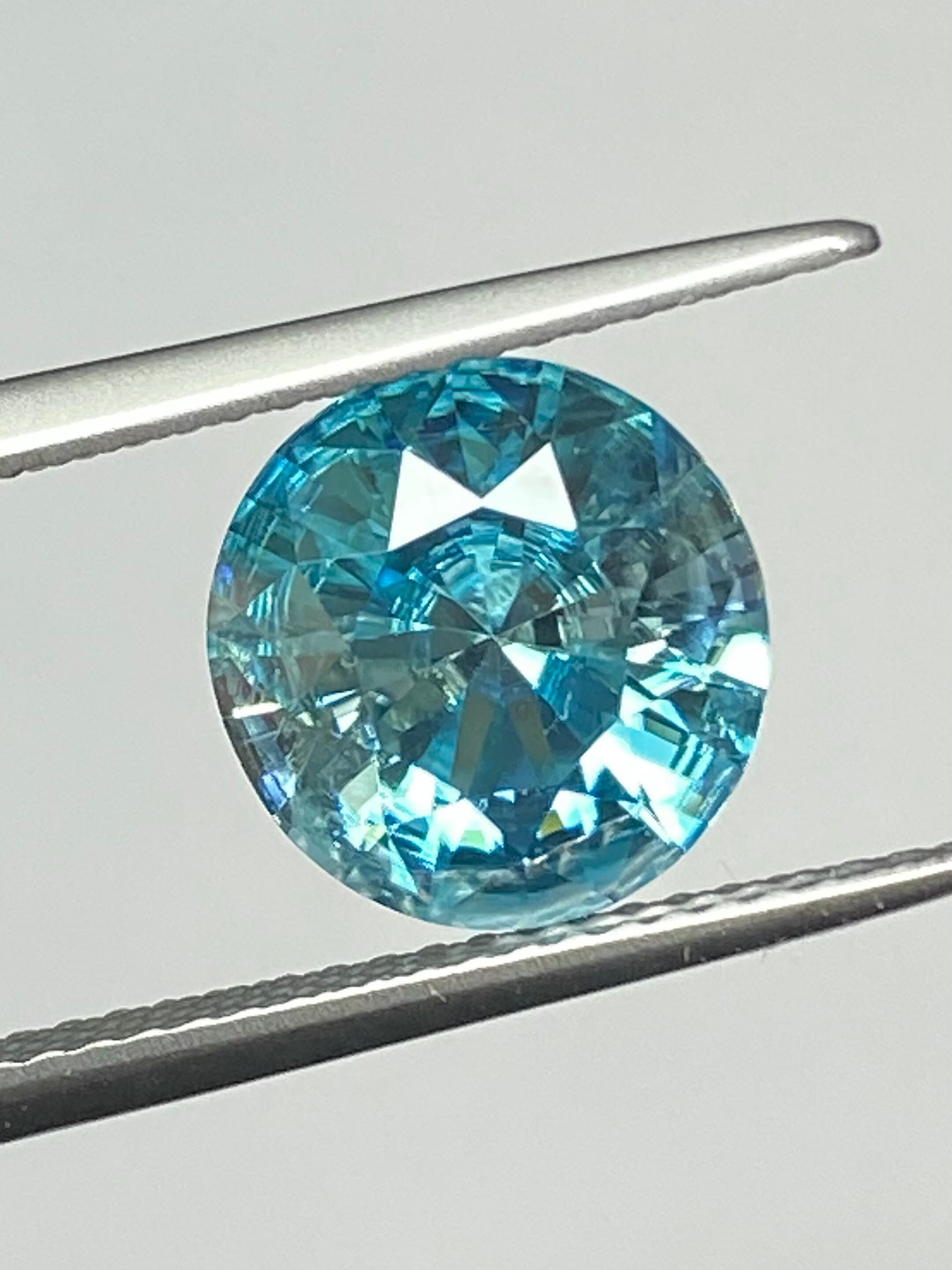 ブルージルコン（バイカラー）3.73ct ルース | シークレットベース