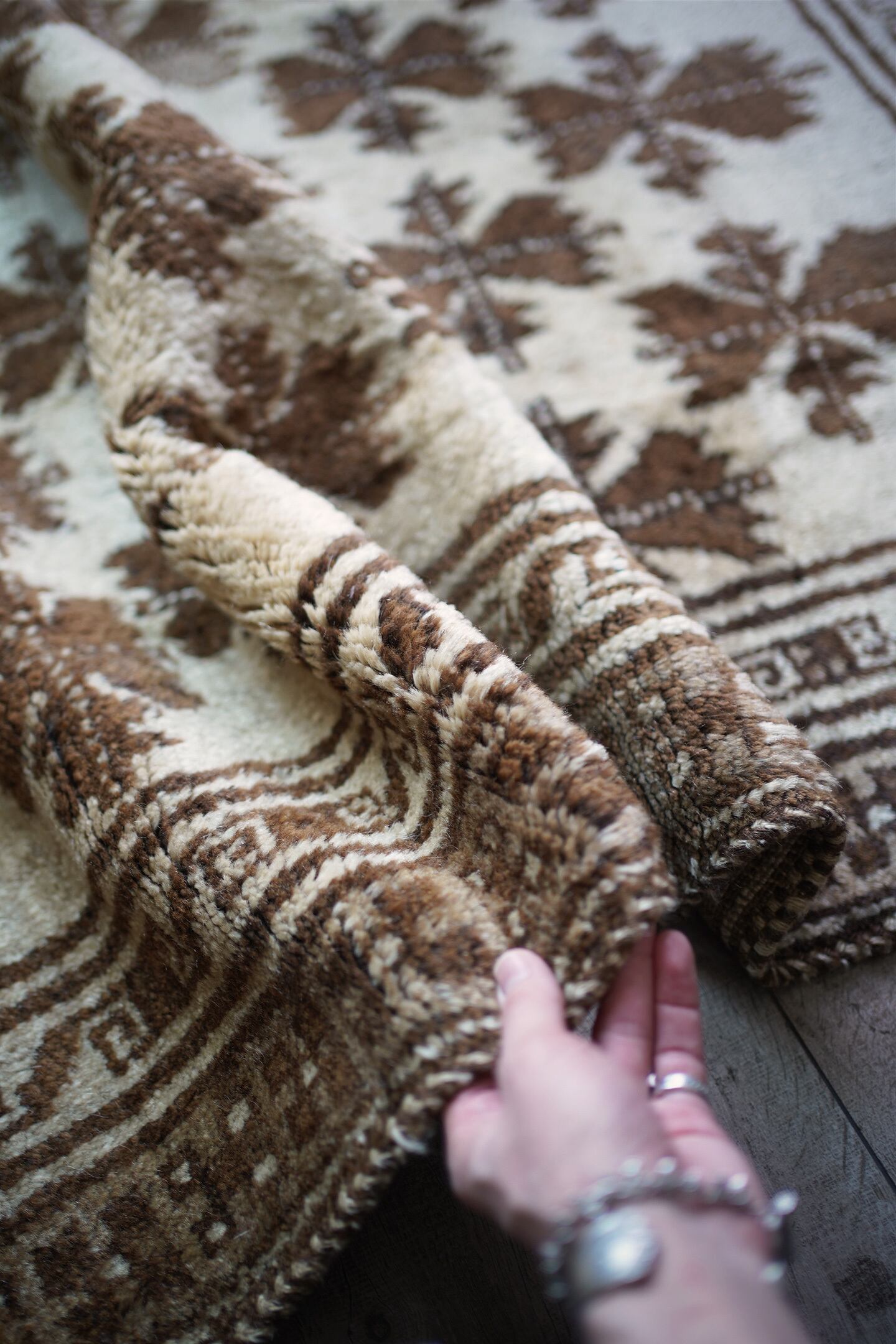 481】Vintage Afghan Taimani natural wool rug 1970's | ヴィンテージ