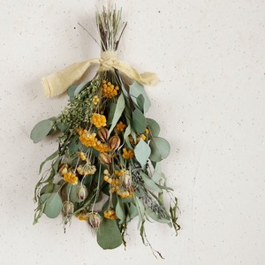 【1点もの】 黄色いローナスとユーカリの春色ドライフラワースワッグ * ドライフラワー ブーケ 北欧インテリア 開店祝い 誕生日 ギフト ナチュラル かわいい ボタニカル おしゃれ