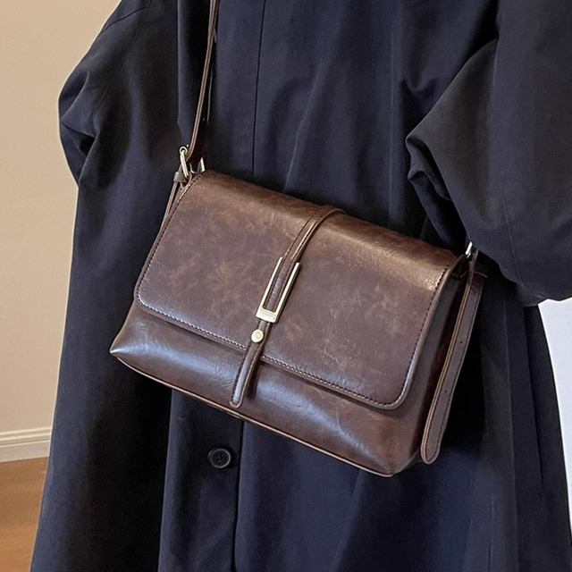 レトロスクエアショルダーバッグ　W00050