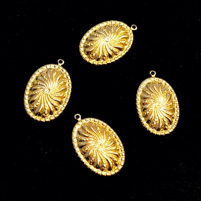 USA真鍮 楕円チャーム