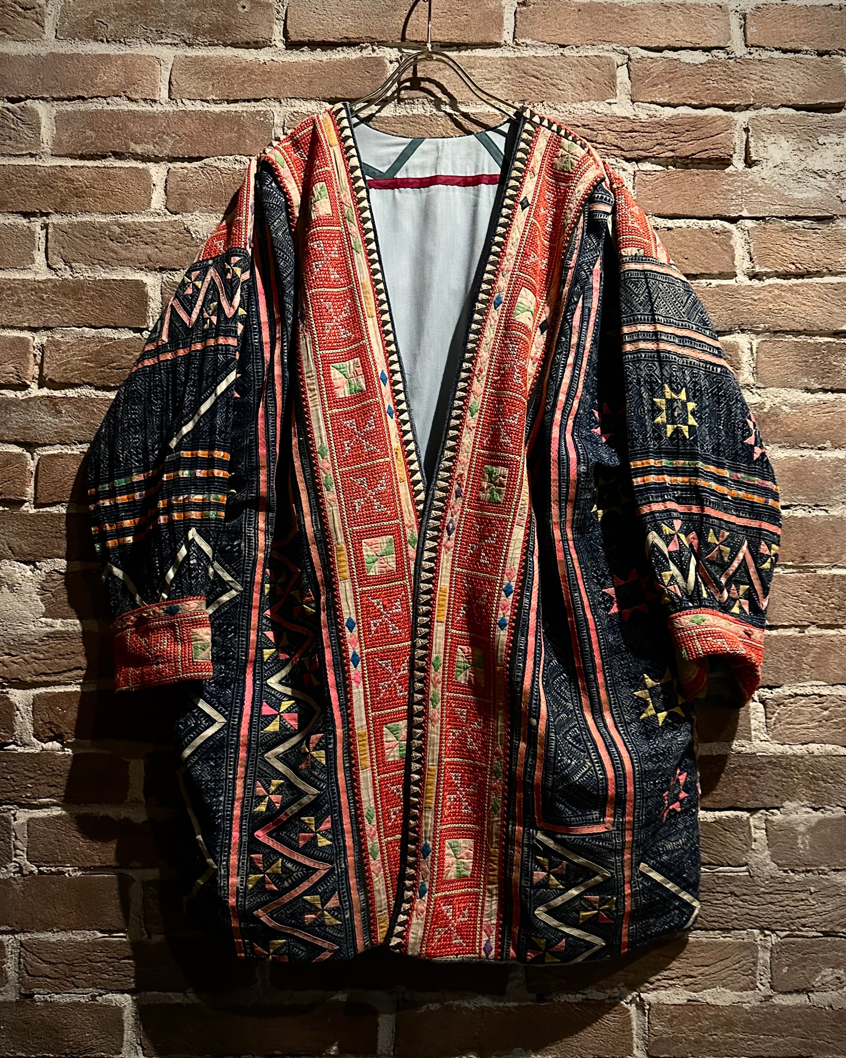 モン族 クフ族 壁掛け 古布 Caka act3】“モン族” Vintage Reversible Haori Jacket | Caka(カカ