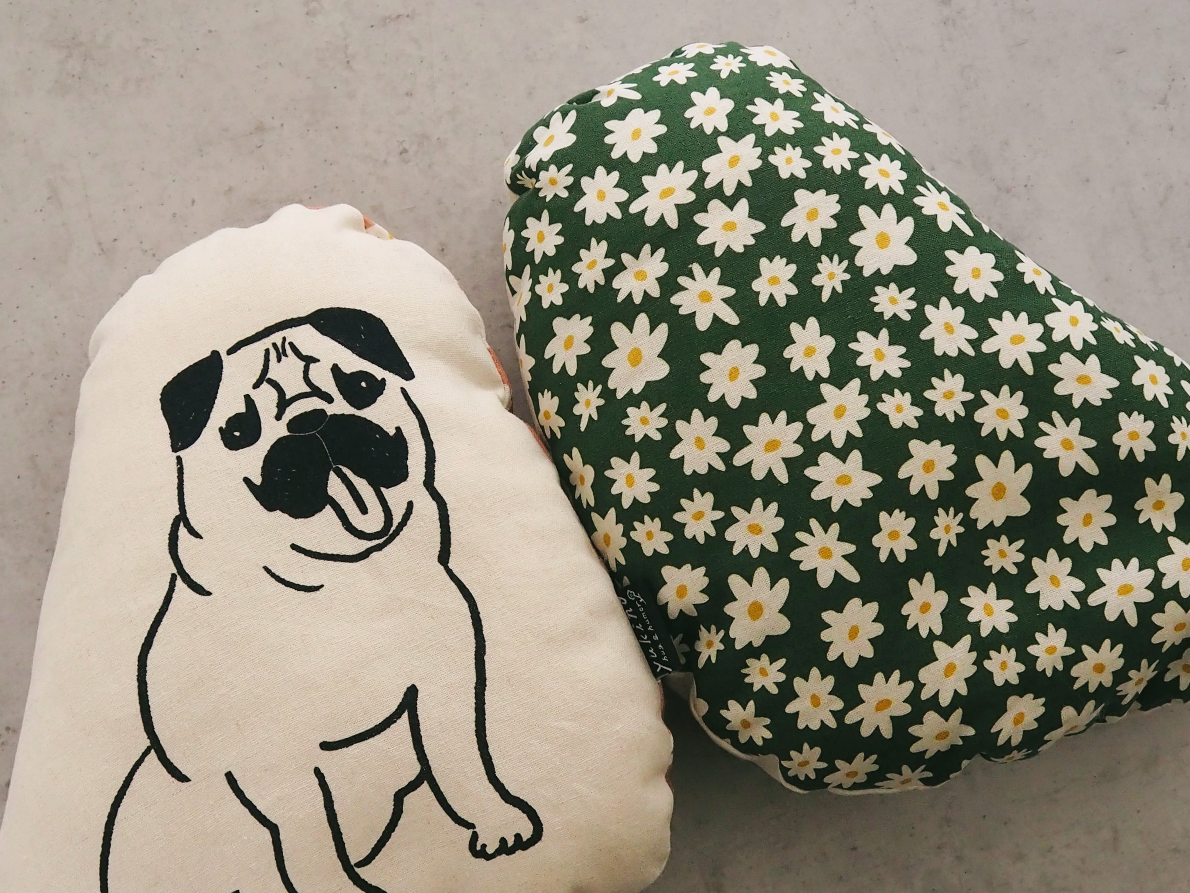 パグまくら」〜パグのまくらにちょうどいいダイカットクッション