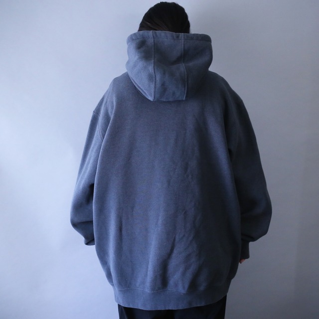 "Carhartt" sleeve logo printed over silhouette dark gray sweat parka