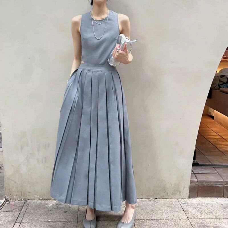 sleeveless pleated long dress W00221