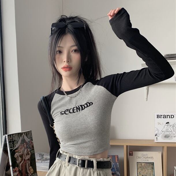 トップス レディース Tシャツ ショート丈 長袖 プリント 春 秋 冬 細身