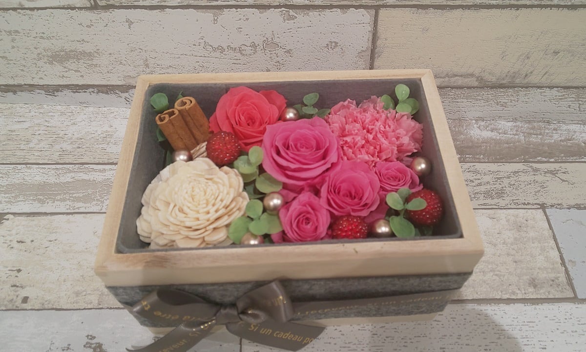 ⓐ**小さなプレゼントBox風♡木製2コセットꕤ** 新品・3営業日で発送】フラワーウッドボックス スクエア M (3901