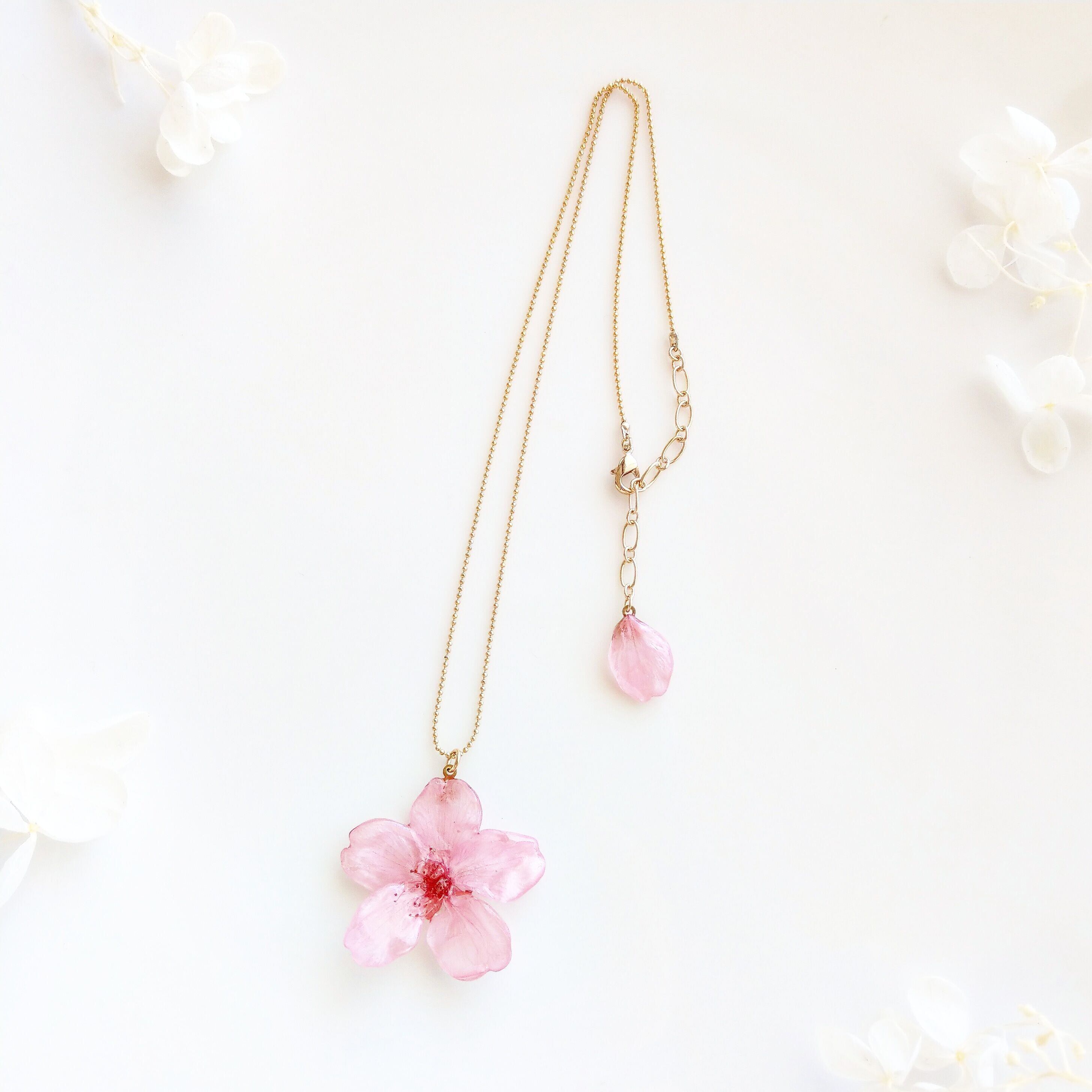 【135】レジン　マトリカリア　桜　ネックレス　ペンダント　ハンドメイド 135】レジンマトリカリア桜ネックレスペンダントハンドメイド