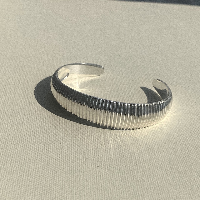 ridge bangle