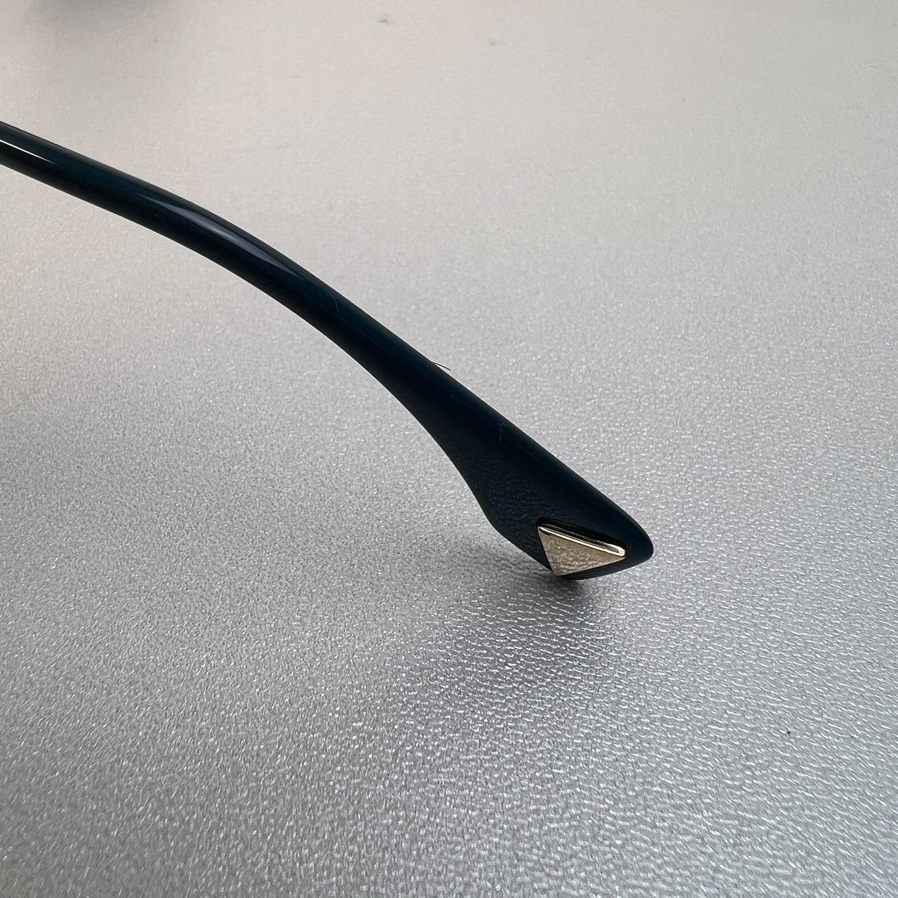 【最終処分SALE】FENDI フェンディ サングラス ブラックケース付き A-8873