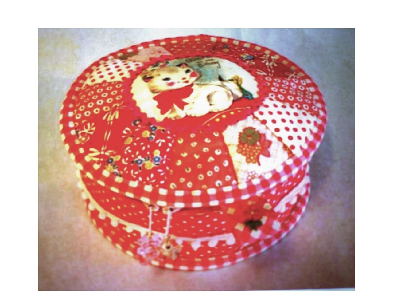 丸形ソーイングボックス パッチワークキルトの小物入れ