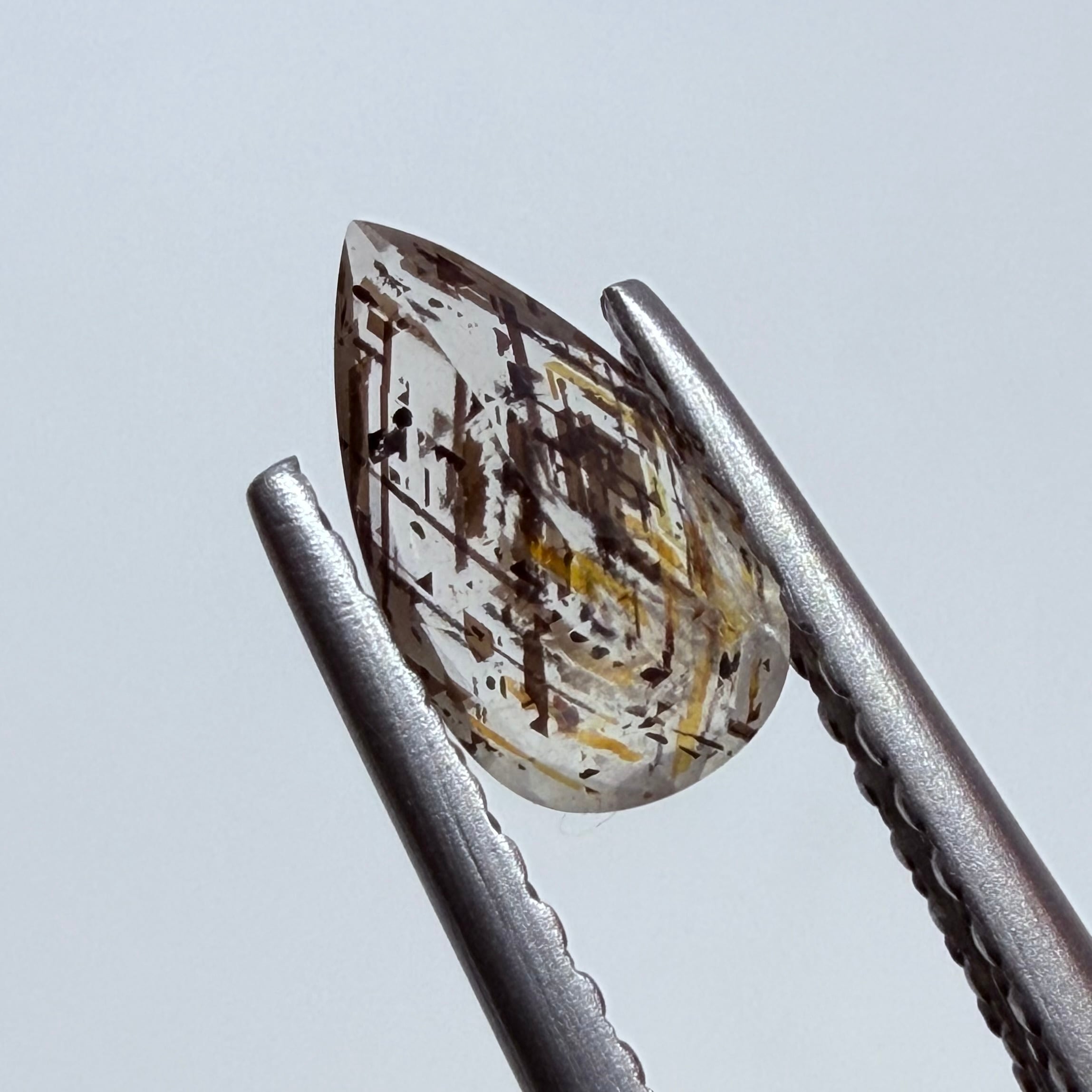 世界一レアなサンストーン　レインボーラティスサンストーン