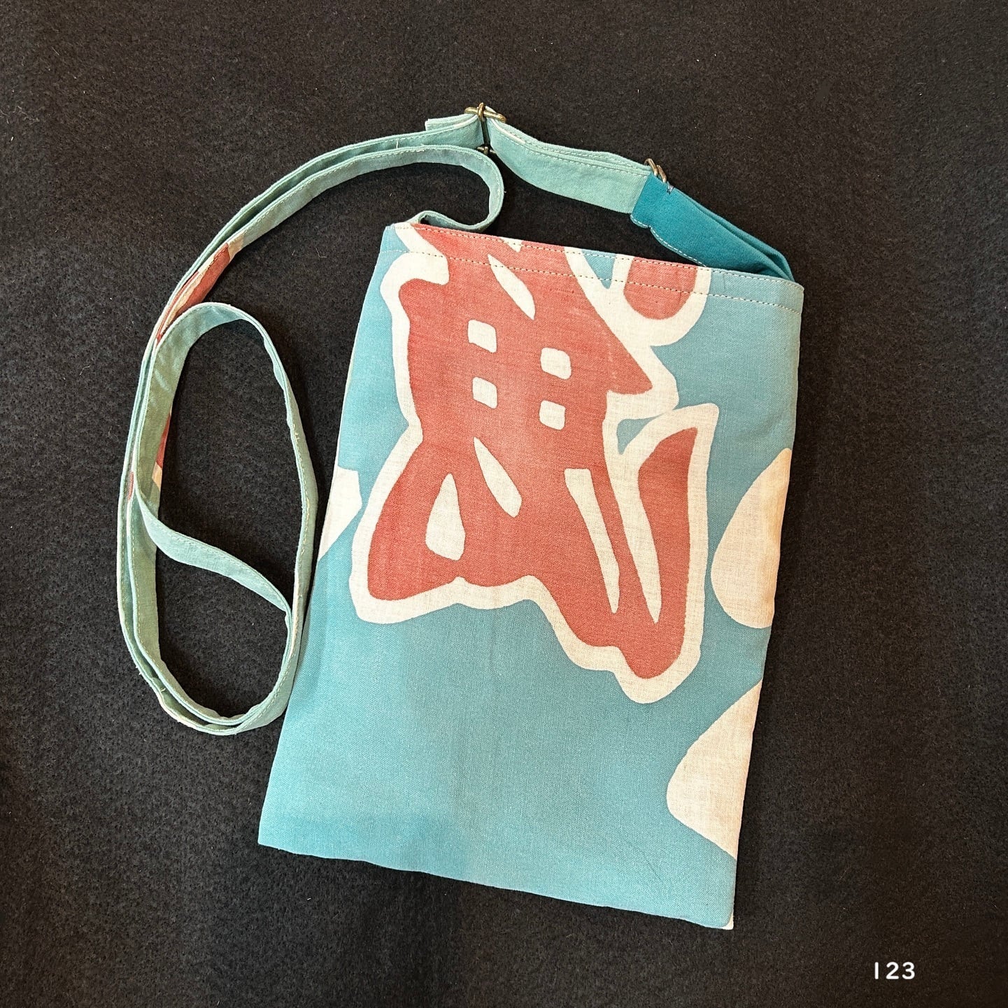 大漁旗 サコッシュC うみはくオリジナル | 海の博物館ミュージアムショップ