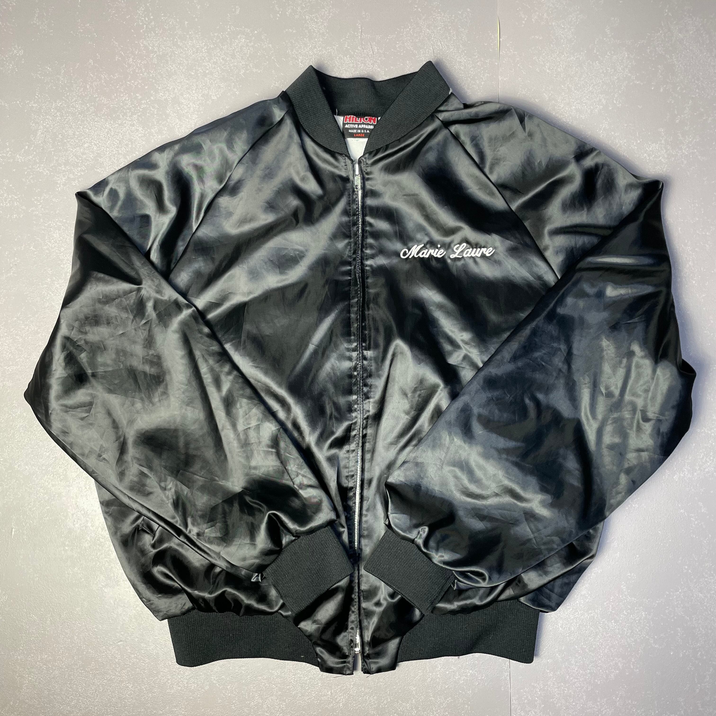 80~90年 HILTON USA製 ビンテージ 両面 ロゴ 刺繍 ナイロンスタジャン アワードジャケット ヴィンテージ ラグランスリーブ ブラックメンズL 古着【ナイロンジャケット】