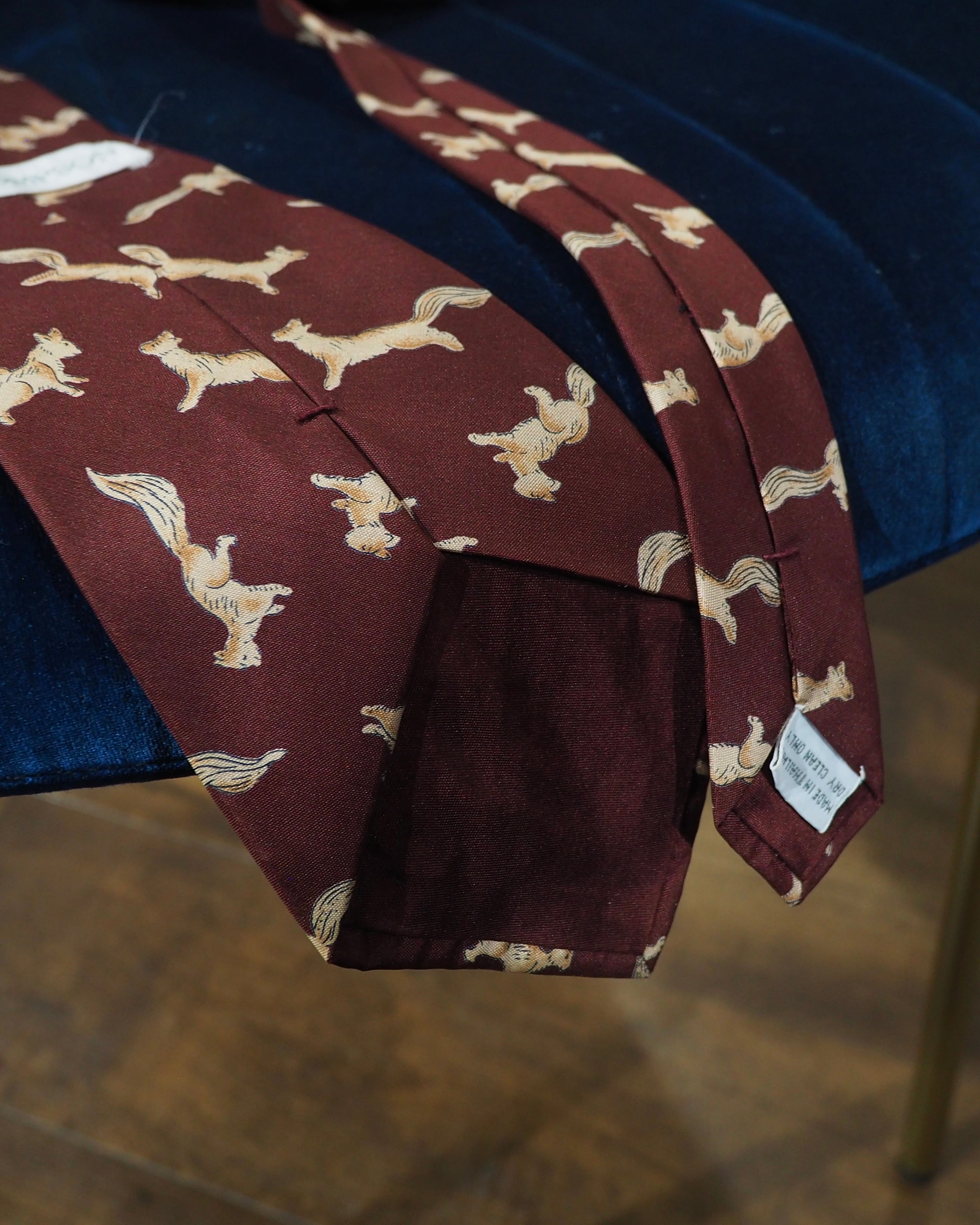" JIM THOMPSON " Cute Squirrel All Over Pattern Vintage Silk Tie