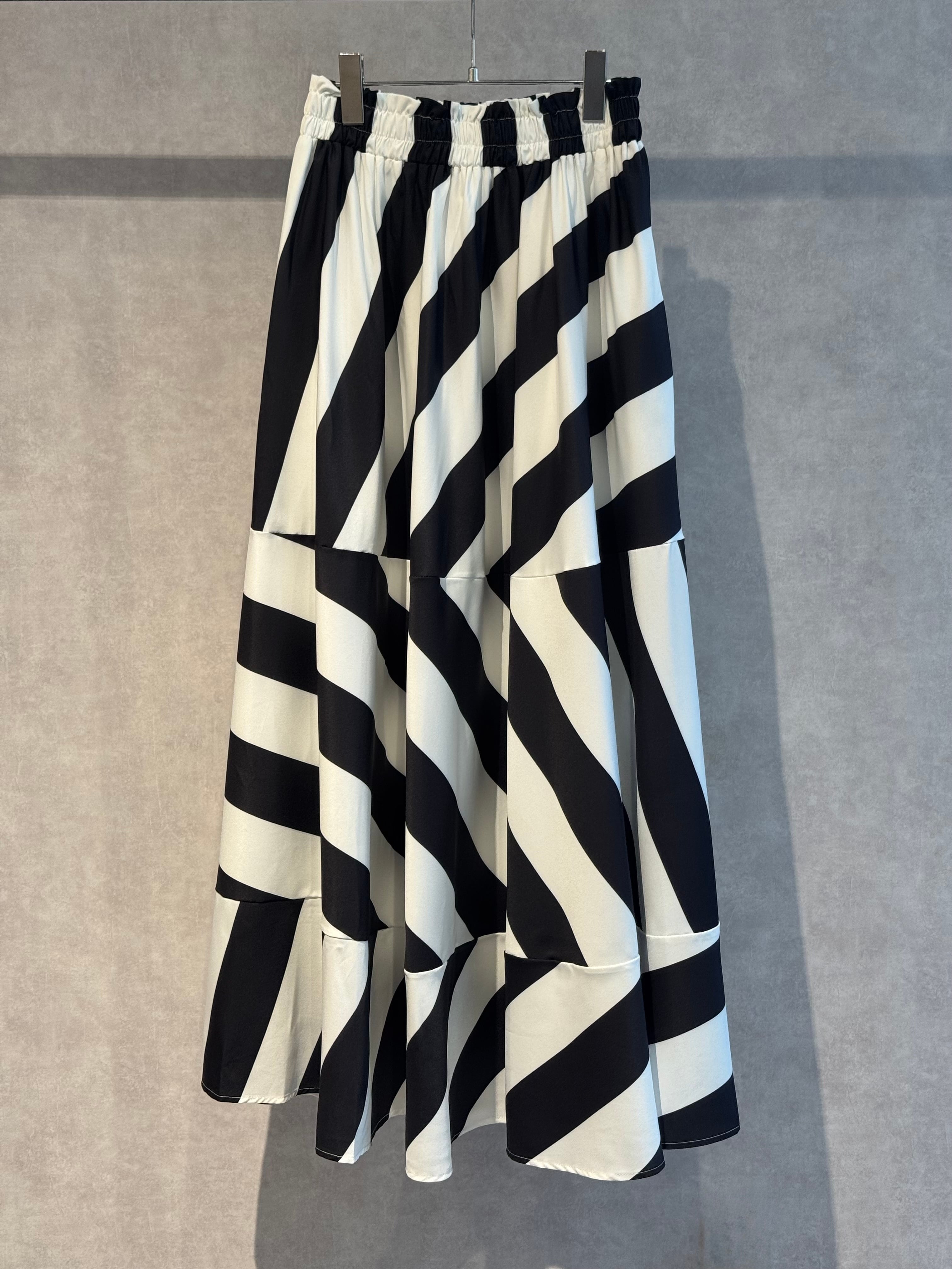 stripe border flare skirt