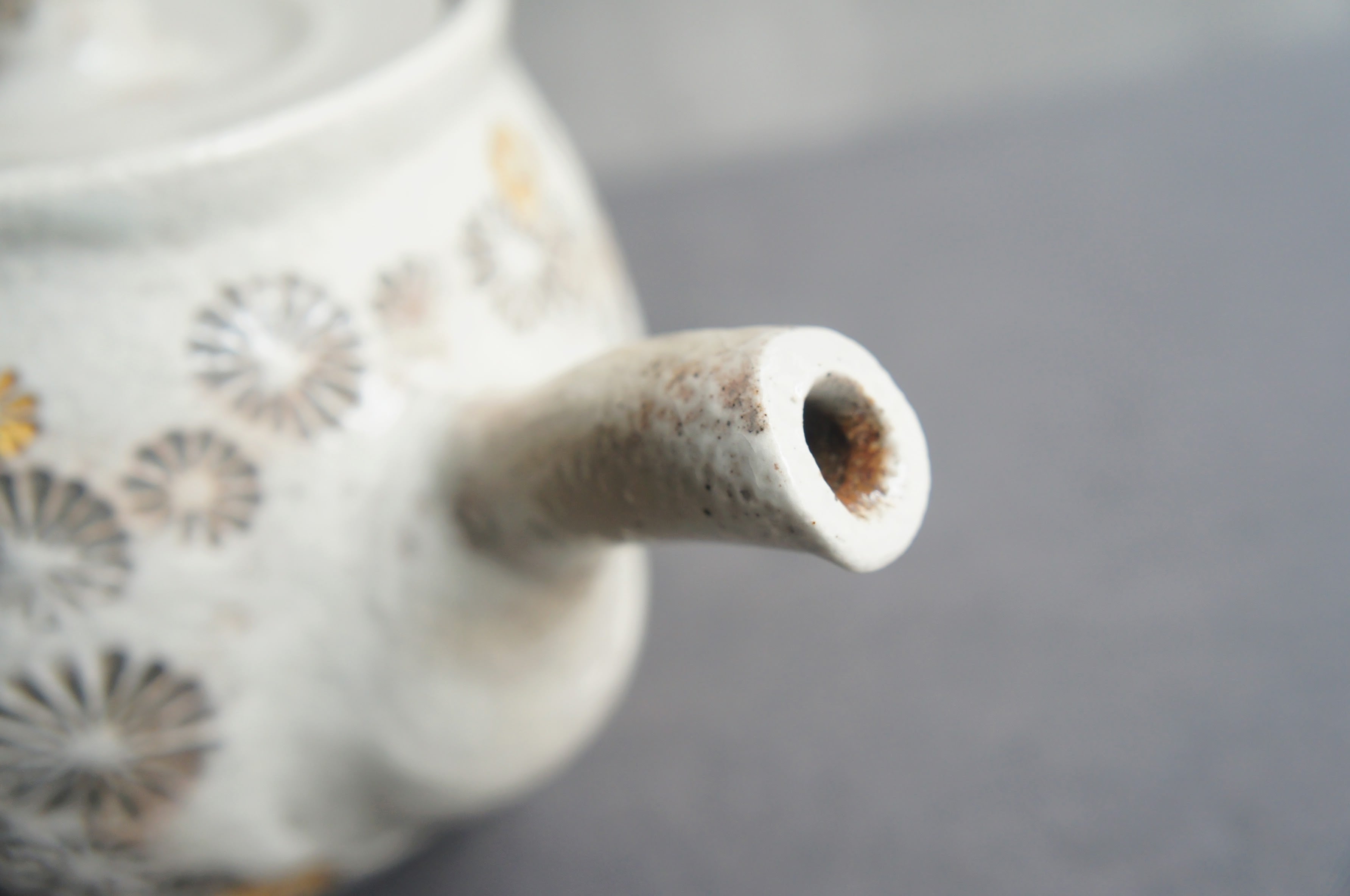 綿島康浩陶工房 金彩三島 急須 | 器とライフスタイル雑貨 KOGU