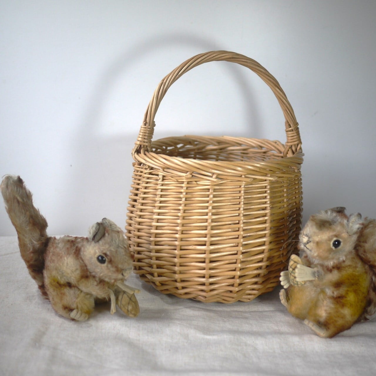 ラウンド柳バスケット ワンハンドル ドイツ