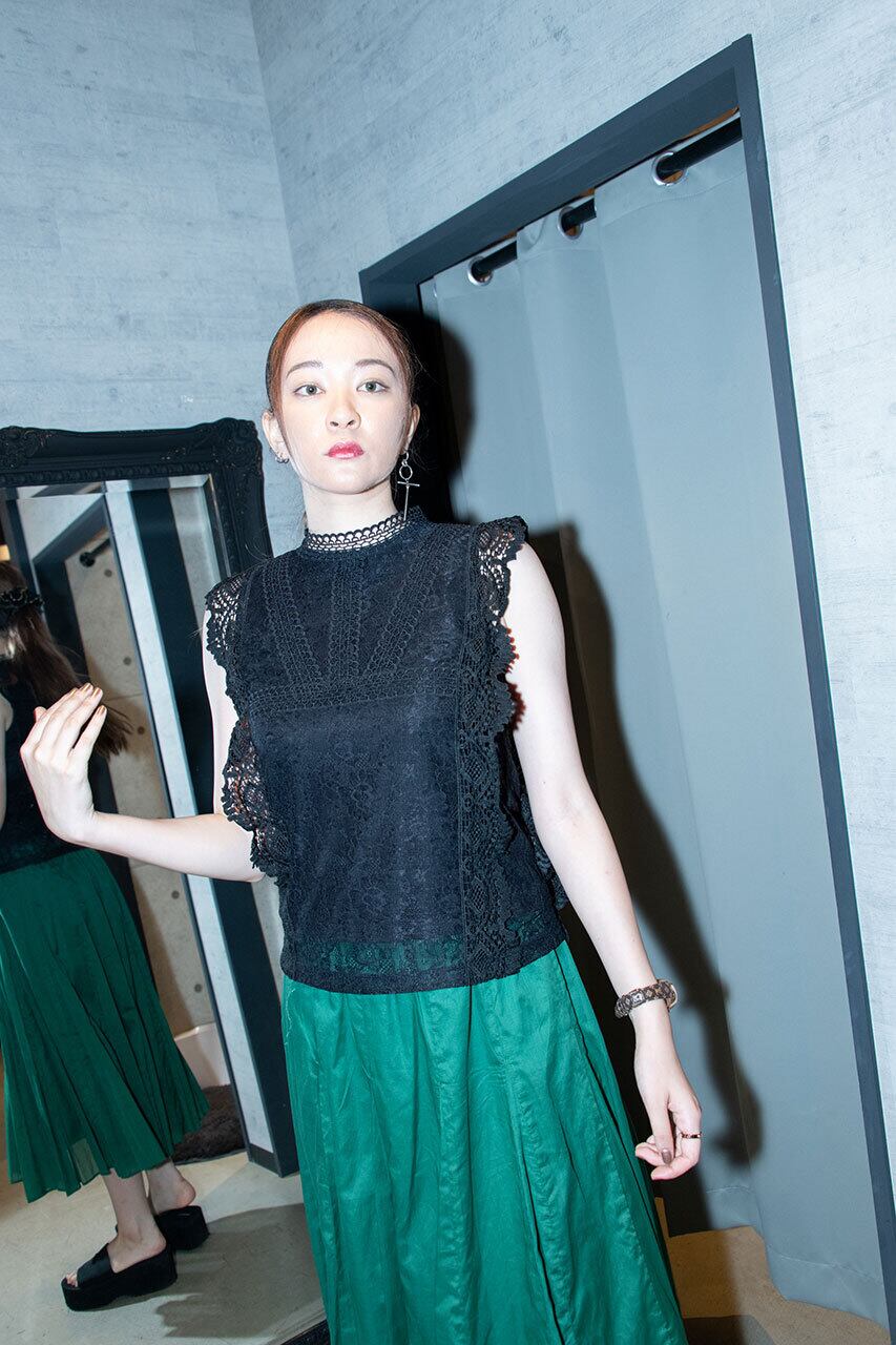 レースノースリトップス